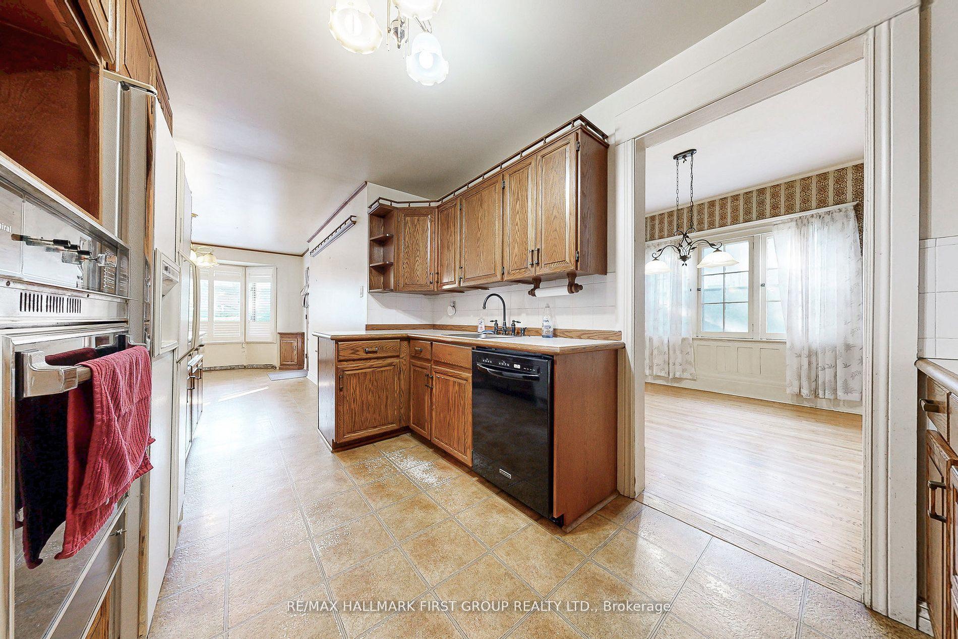 Photo 8 of 481 Simcoe Street N, Oshawa, O'Neill — HOMEH