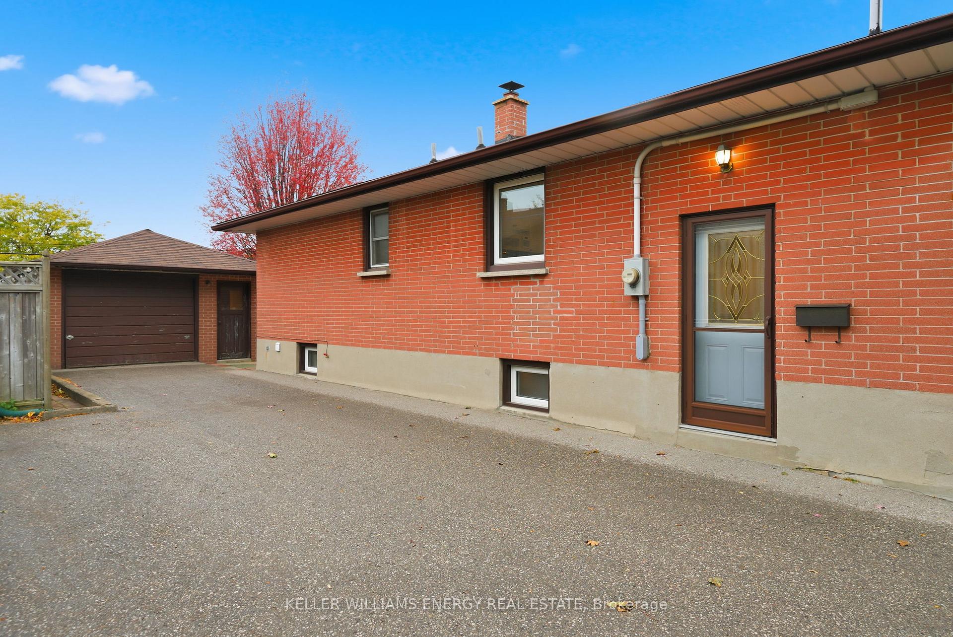 Photo 3 of 318 Guelph Street, Oshawa, Donevan — HOMEH