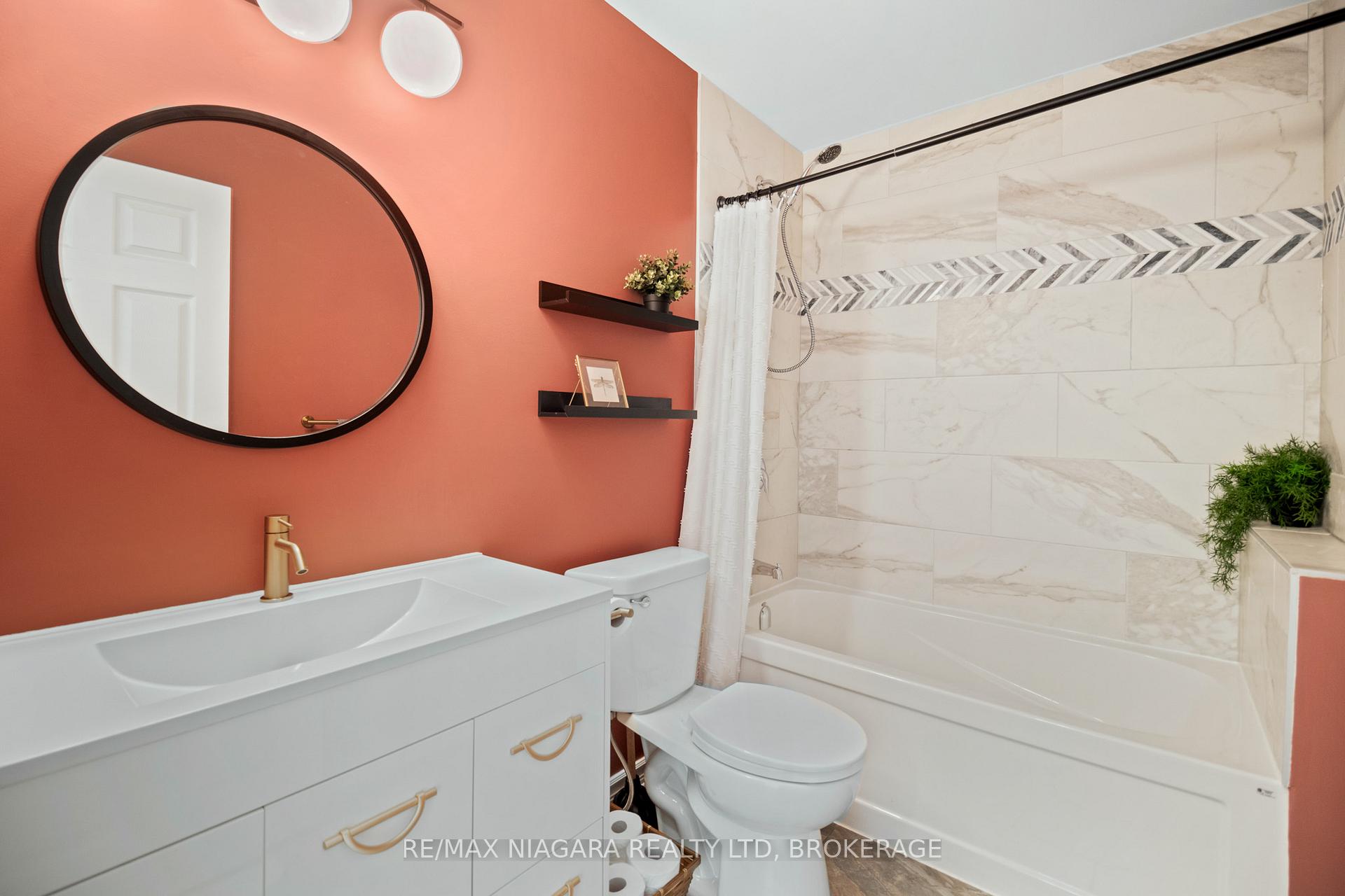 Photo 18 of 811 Foss Road, Pelham, Fenwick — HOMEH