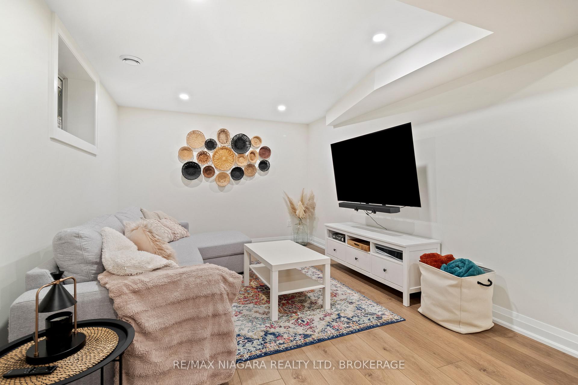 Photo 24 of 811 Foss Road, Pelham, Fenwick — HOMEH