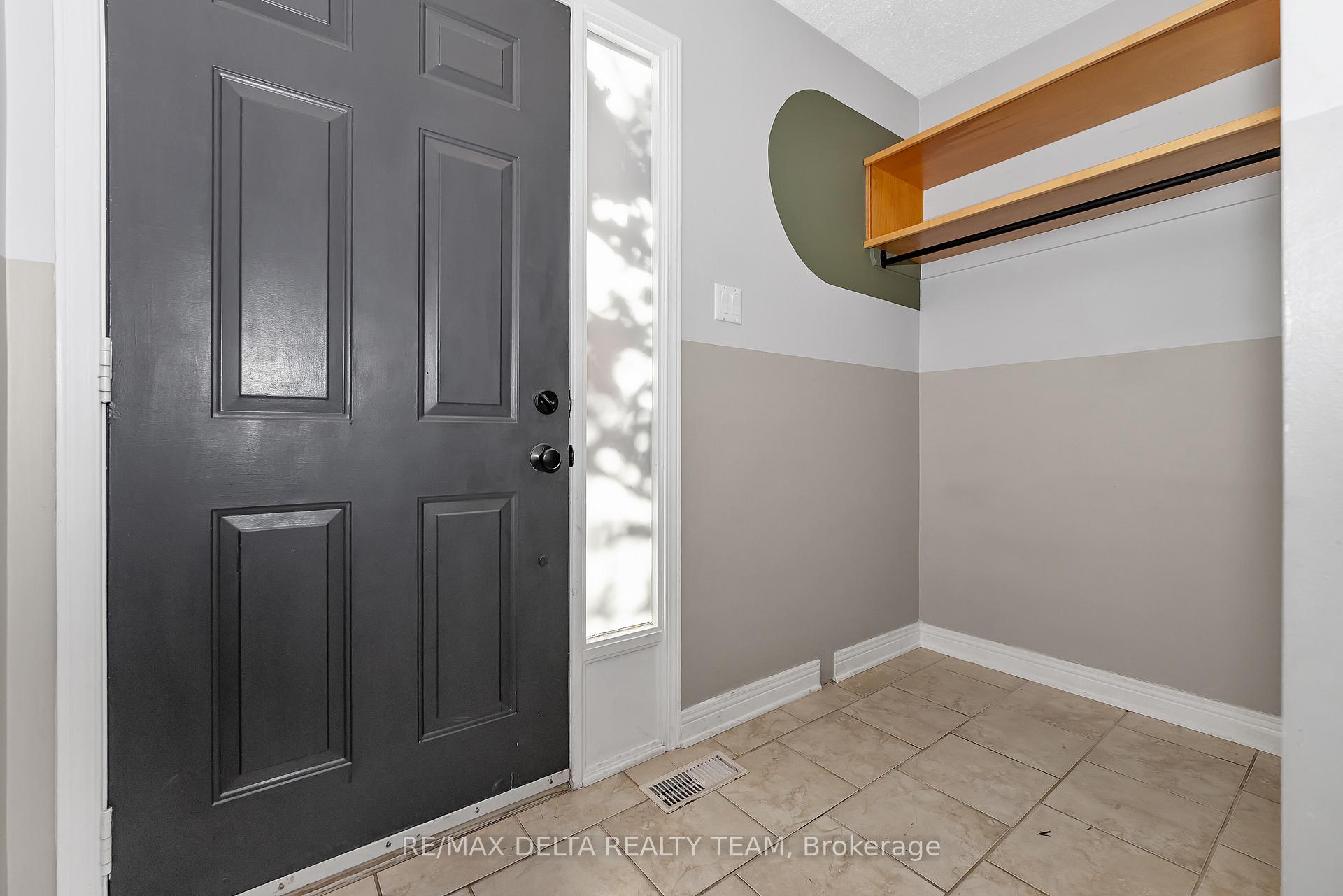 Photo 3 of 1423 Caravel Crescent, Ottawa, Bilberry Creek/Queenswood Heights — HOMEH