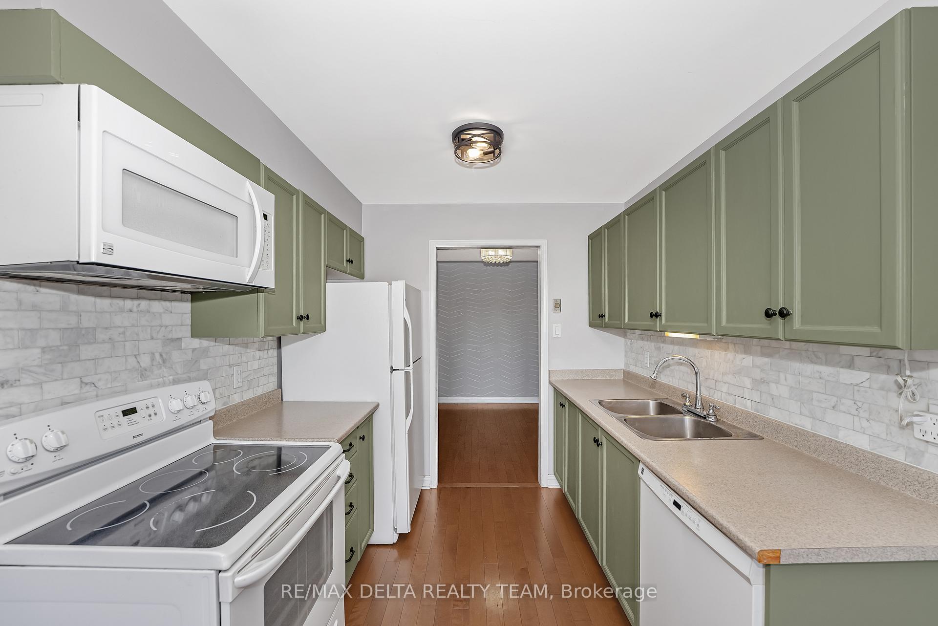 Photo 8 of 1423 Caravel Crescent, Ottawa, Bilberry Creek/Queenswood Heights — HOMEH