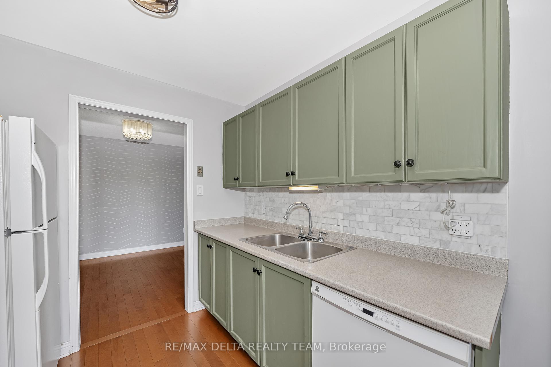 Photo 9 of 1423 Caravel Crescent, Ottawa, Bilberry Creek/Queenswood Heights — HOMEH