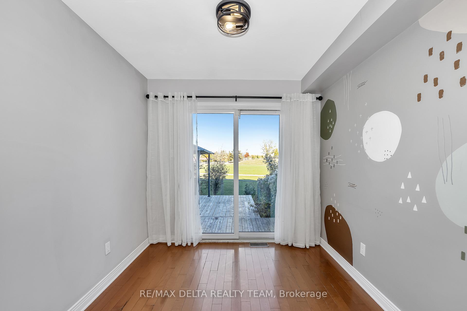 Photo 10 of 1423 Caravel Crescent, Ottawa, Bilberry Creek/Queenswood Heights — HOMEH