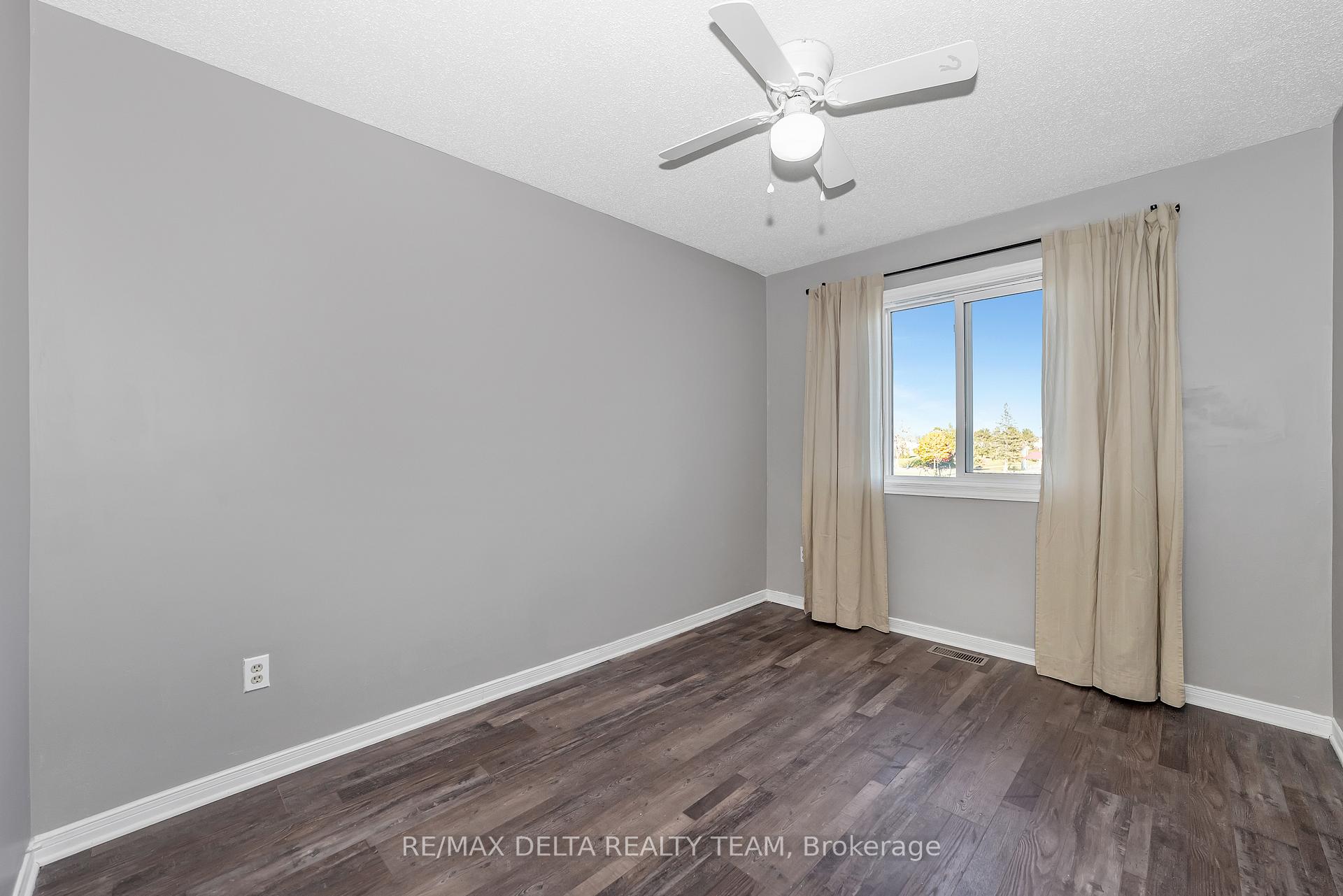 Photo 16 of 1423 Caravel Crescent, Ottawa, Bilberry Creek/Queenswood Heights — HOMEH