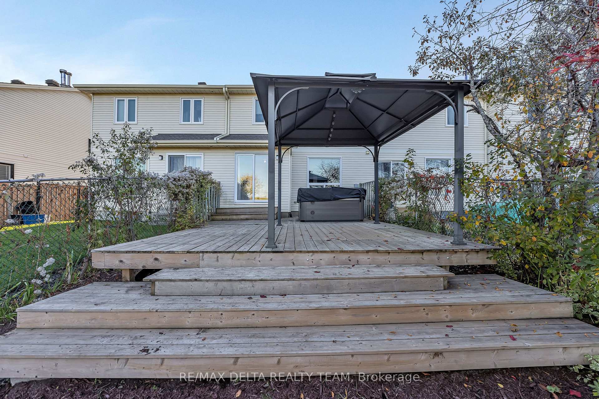 Photo 31 of 1423 Caravel Crescent, Ottawa, Bilberry Creek/Queenswood Heights — HOMEH