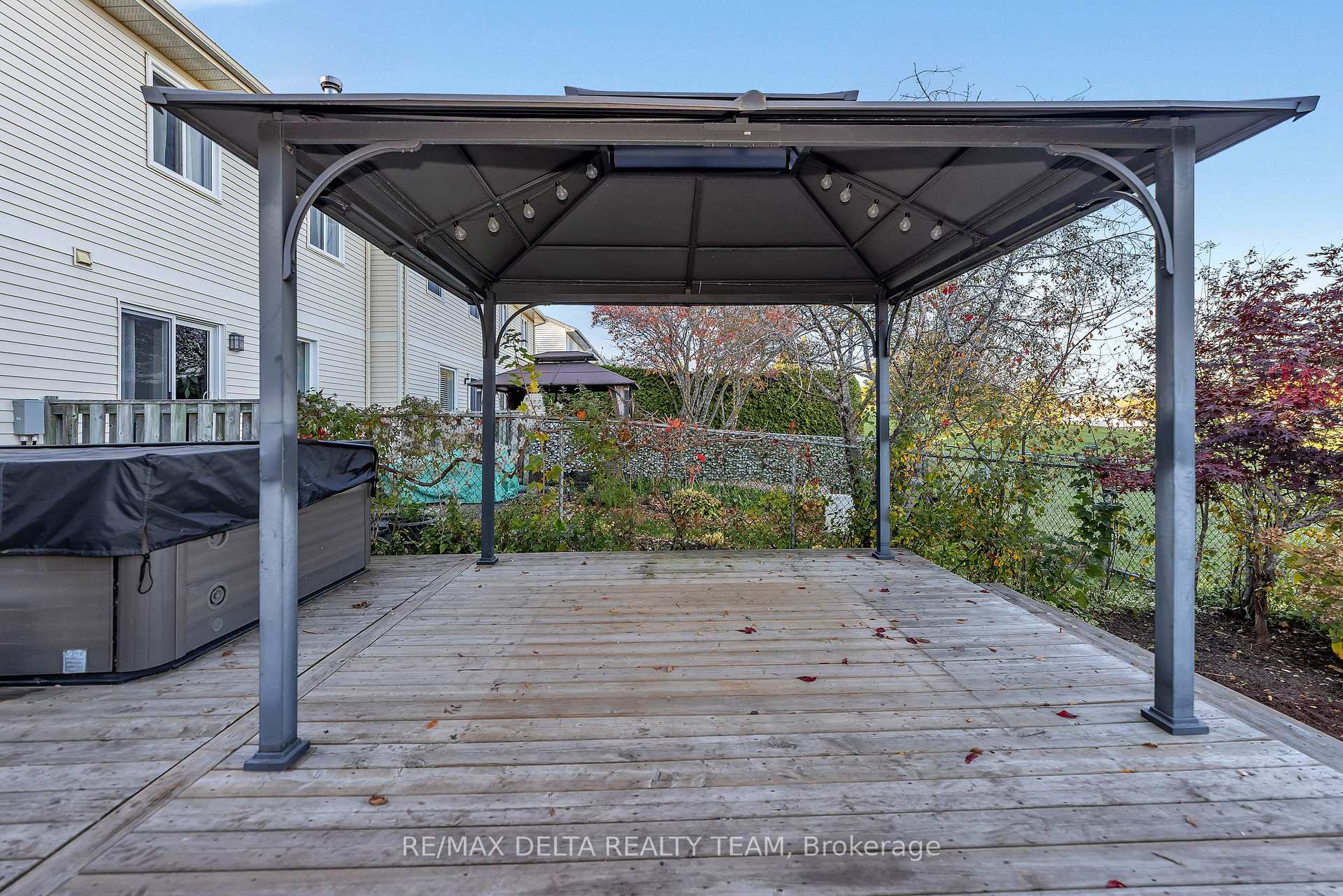 Photo 32 of 1423 Caravel Crescent, Ottawa, Bilberry Creek/Queenswood Heights — HOMEH