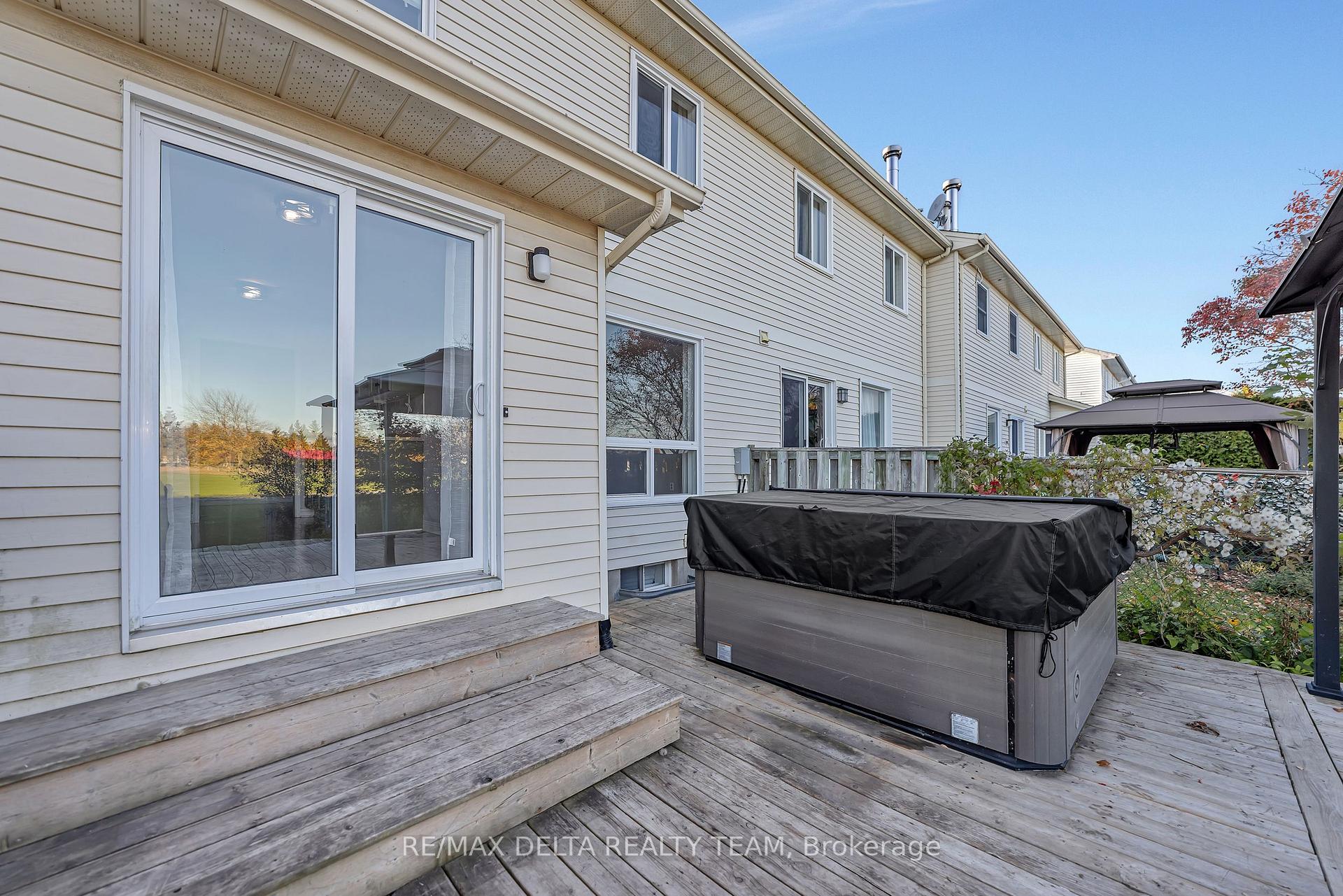 Photo 33 of 1423 Caravel Crescent, Ottawa, Bilberry Creek/Queenswood Heights — HOMEH