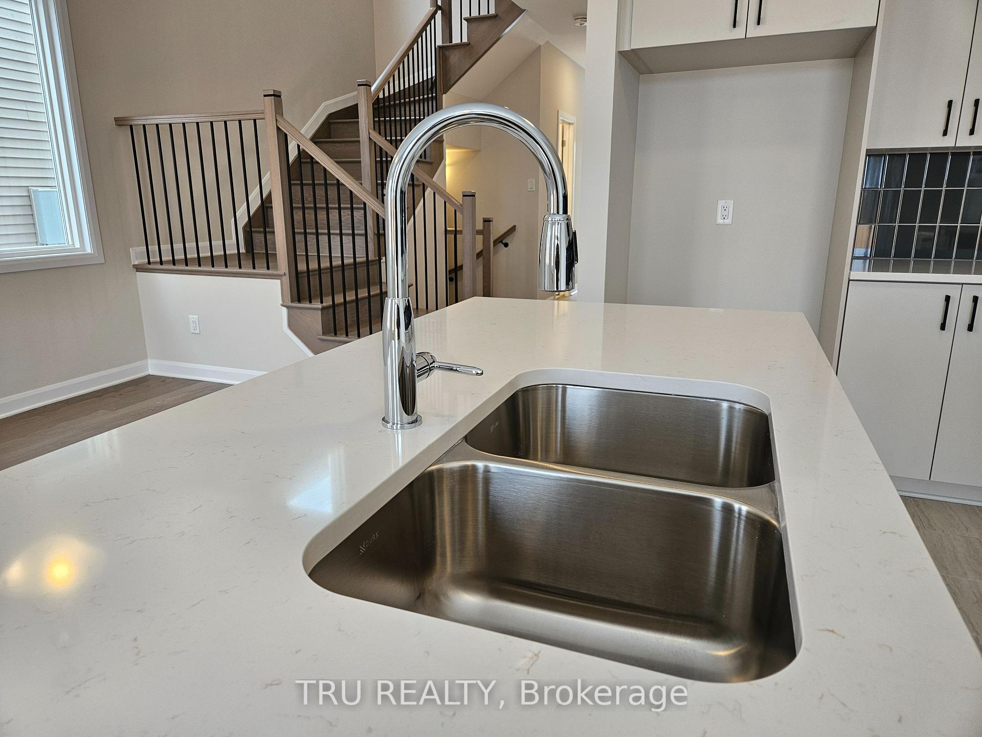 Photo 13 of 379 Establish Avenue, Ottawa, Avalon West — HOMEH