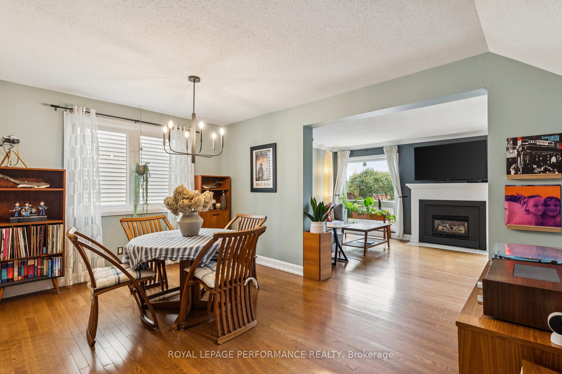 Photo 5 of 688 Thicket Way, Ottawa, Fallingbrook/Gardenway South — HOMEH
