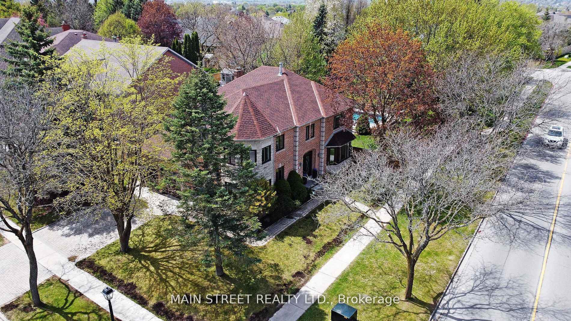 Front of 898 Stonehaven Avenue