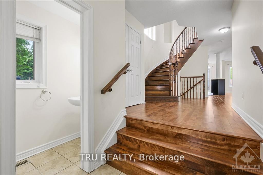 Photo 3 of 700 Whaley Ridge, Ottawa, Avalon East — HOMEH