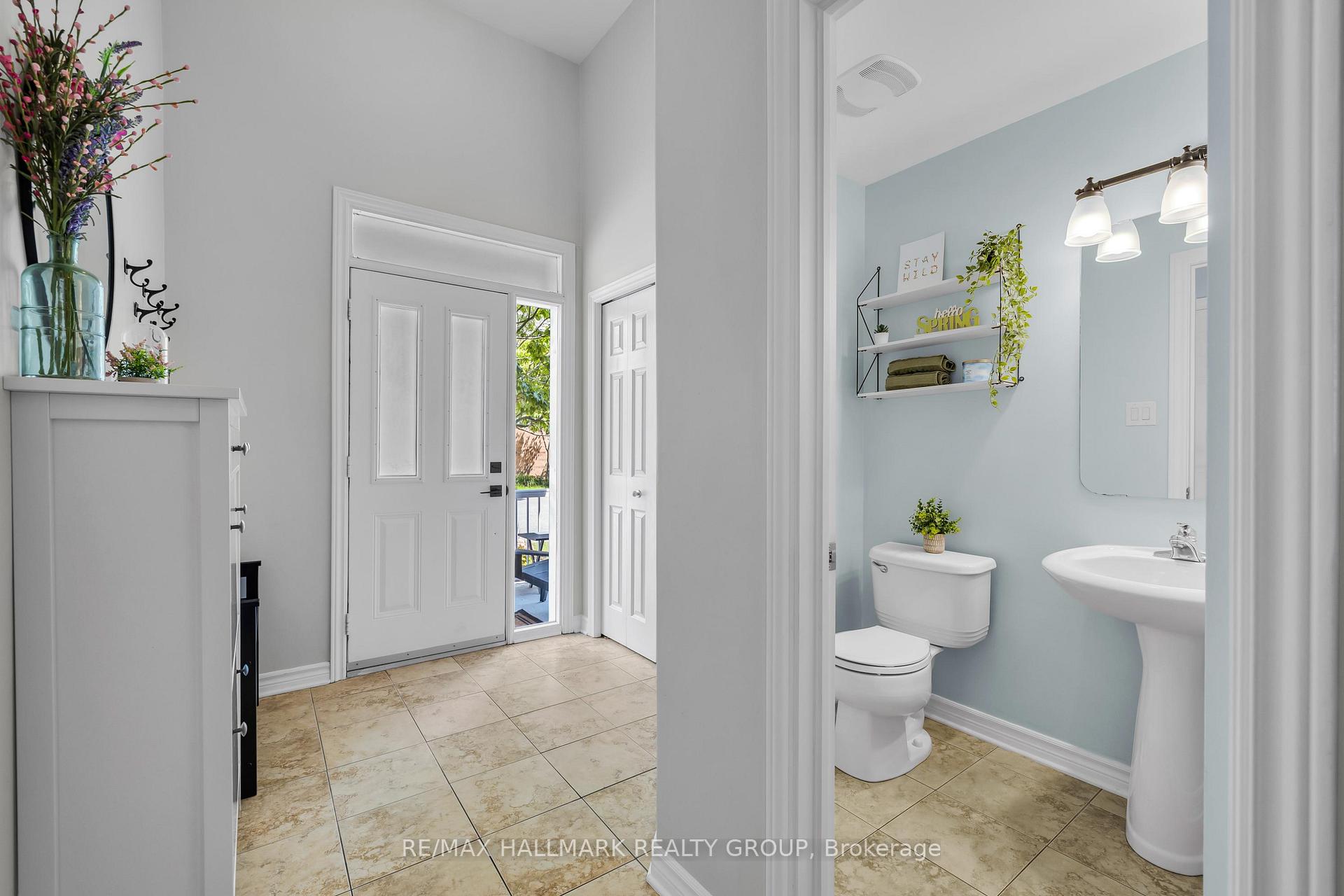 Photo 2 of 154 Parkrose Private, Ottawa, Chatelaine Village — HOMEH