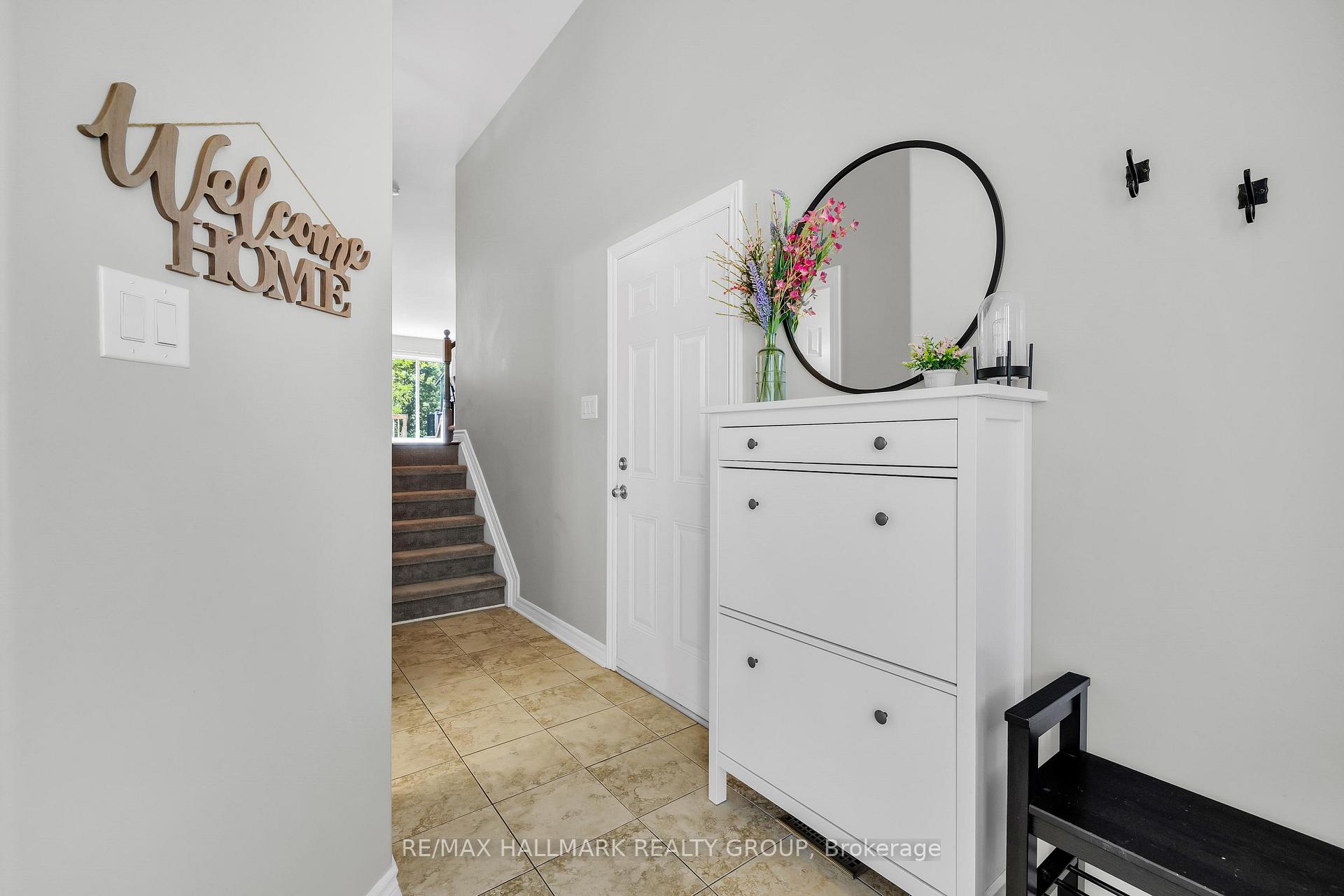 Photo 3 of 154 Parkrose Private, Ottawa, Chatelaine Village — HOMEH