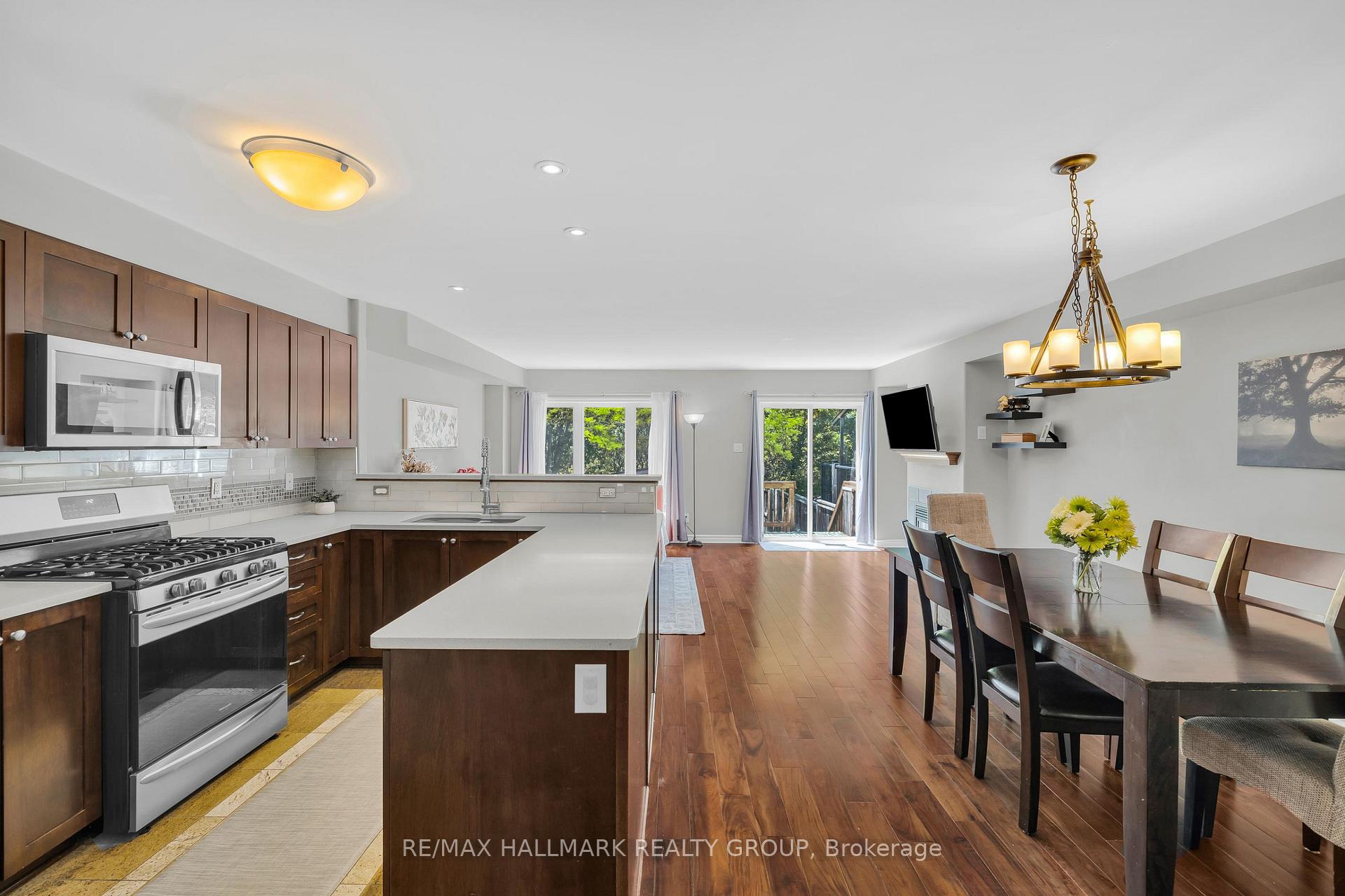 Photo 5 of 154 Parkrose Private, Ottawa, Chatelaine Village — HOMEH