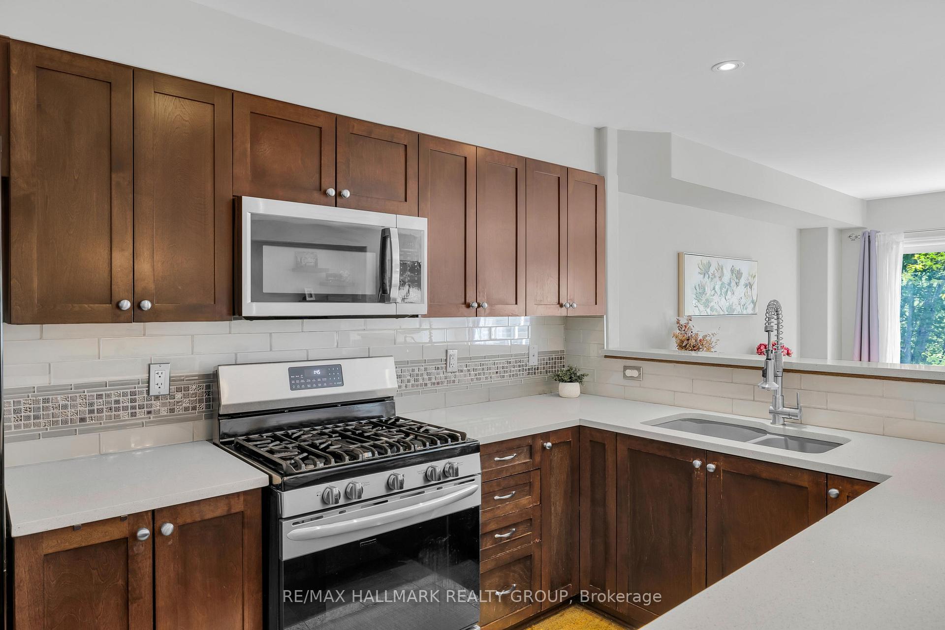 Photo 6 of 154 Parkrose Private, Ottawa, Chatelaine Village — HOMEH