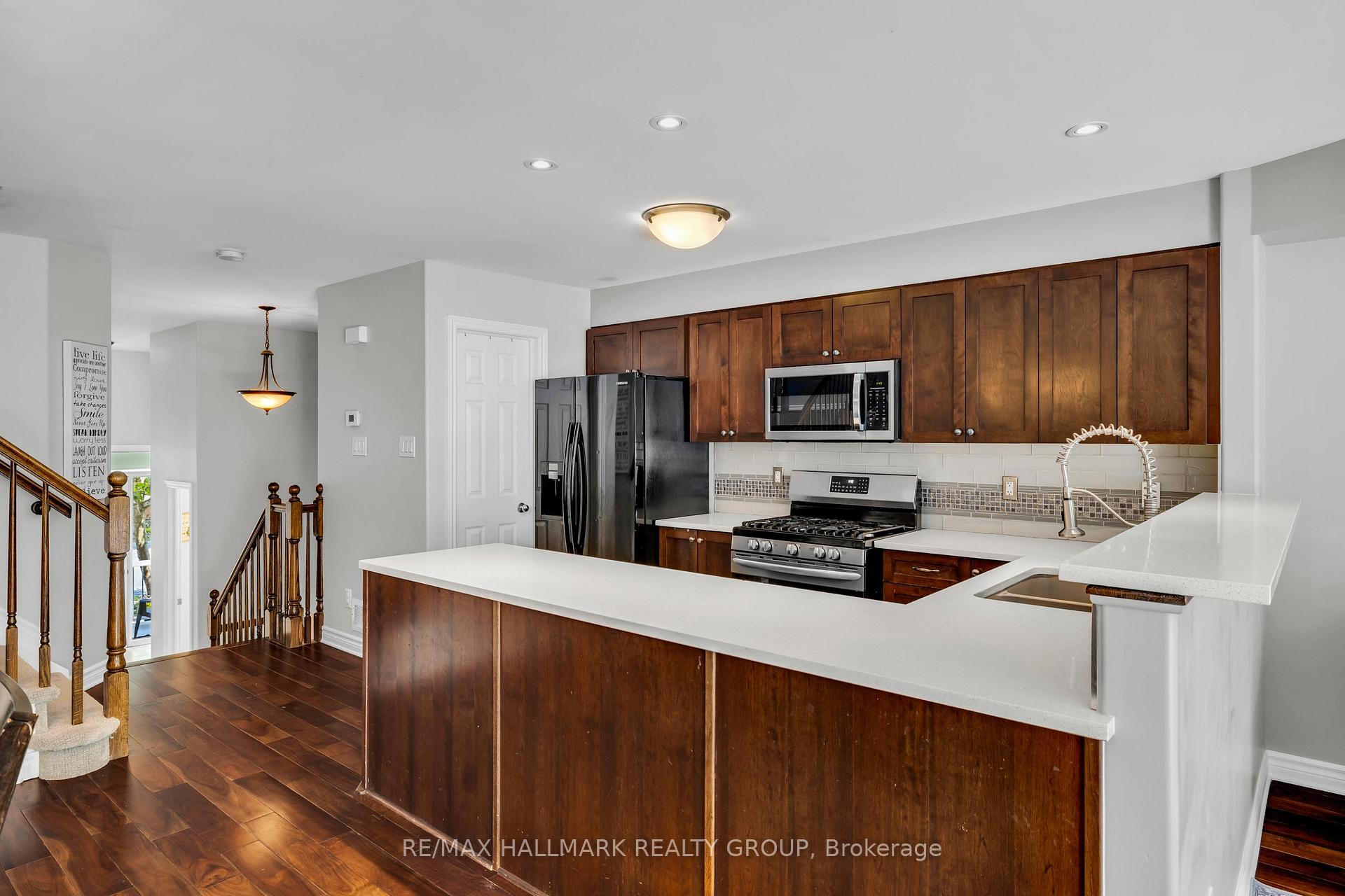 Photo 7 of 154 Parkrose Private, Ottawa, Chatelaine Village — HOMEH