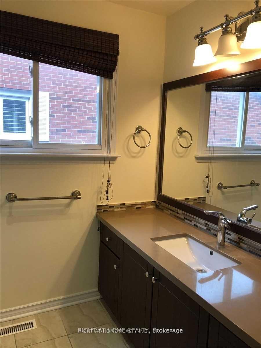 Photo 4 of 174 Carlton Road, Markham, Unionville — HOMEH