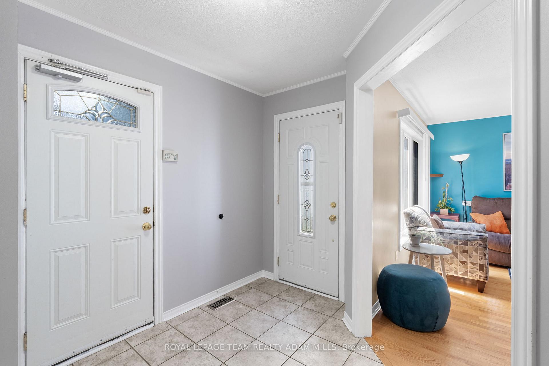 Photo 5 of 607 Tourelle Drive, Ottawa, Fallingbrook/Gardenway South — HOMEH