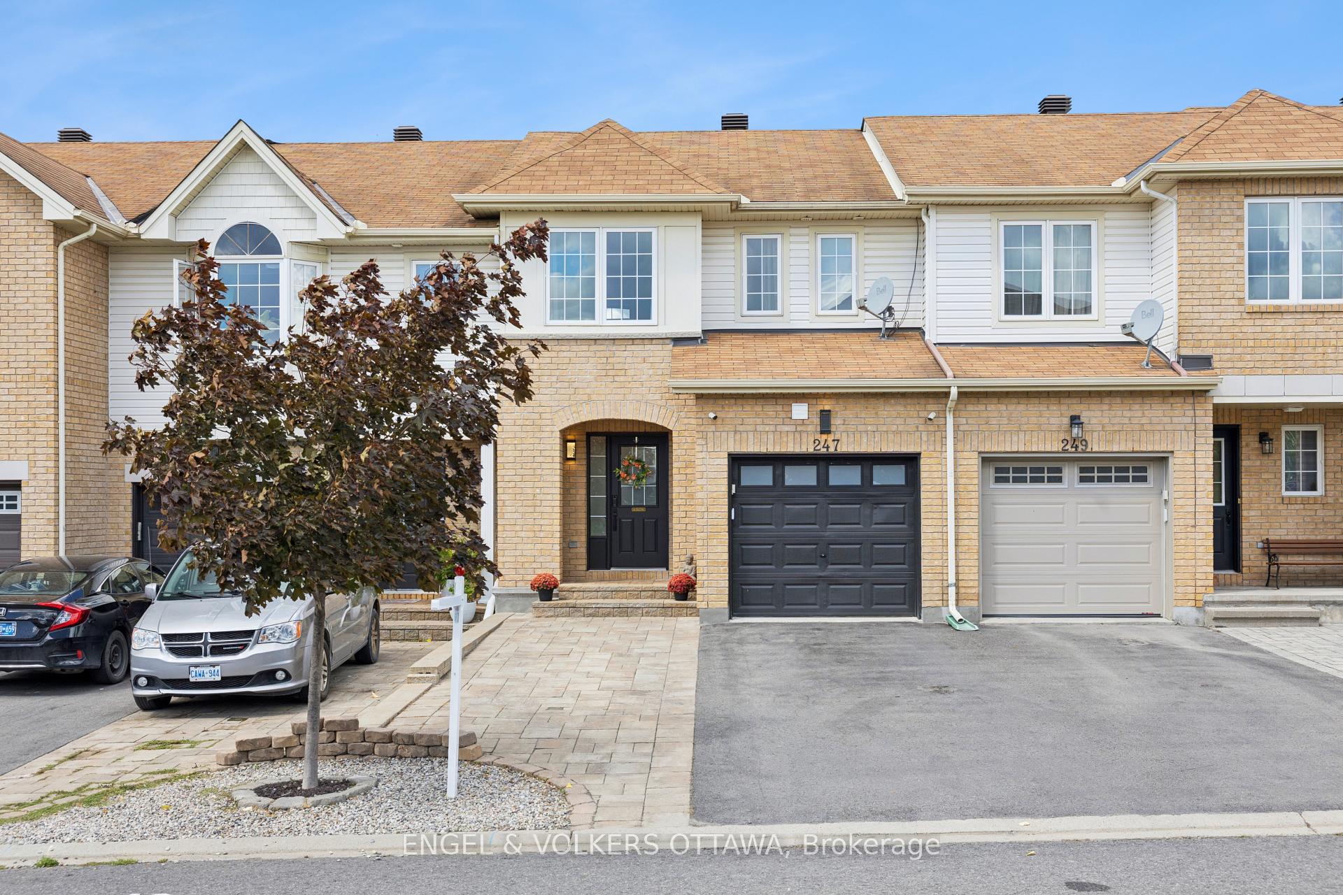 Photo 2 of 247 Rolling Meadow Crescent, Ottawa, Mer Bleue/Bradley Estates/Anderson Park — HOMEH