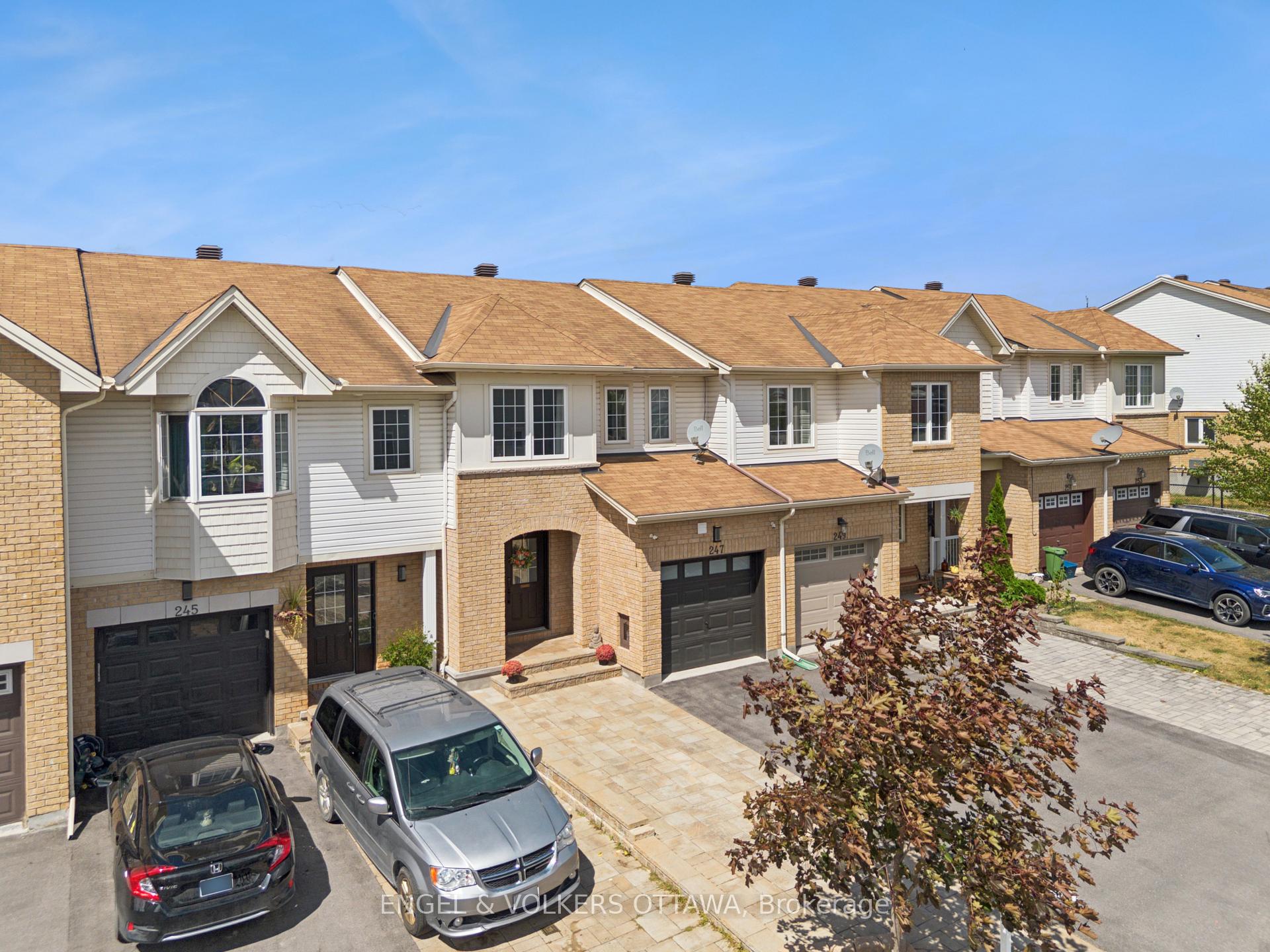 Photo 3 of 247 Rolling Meadow Crescent, Ottawa, Mer Bleue/Bradley Estates/Anderson Park — HOMEH