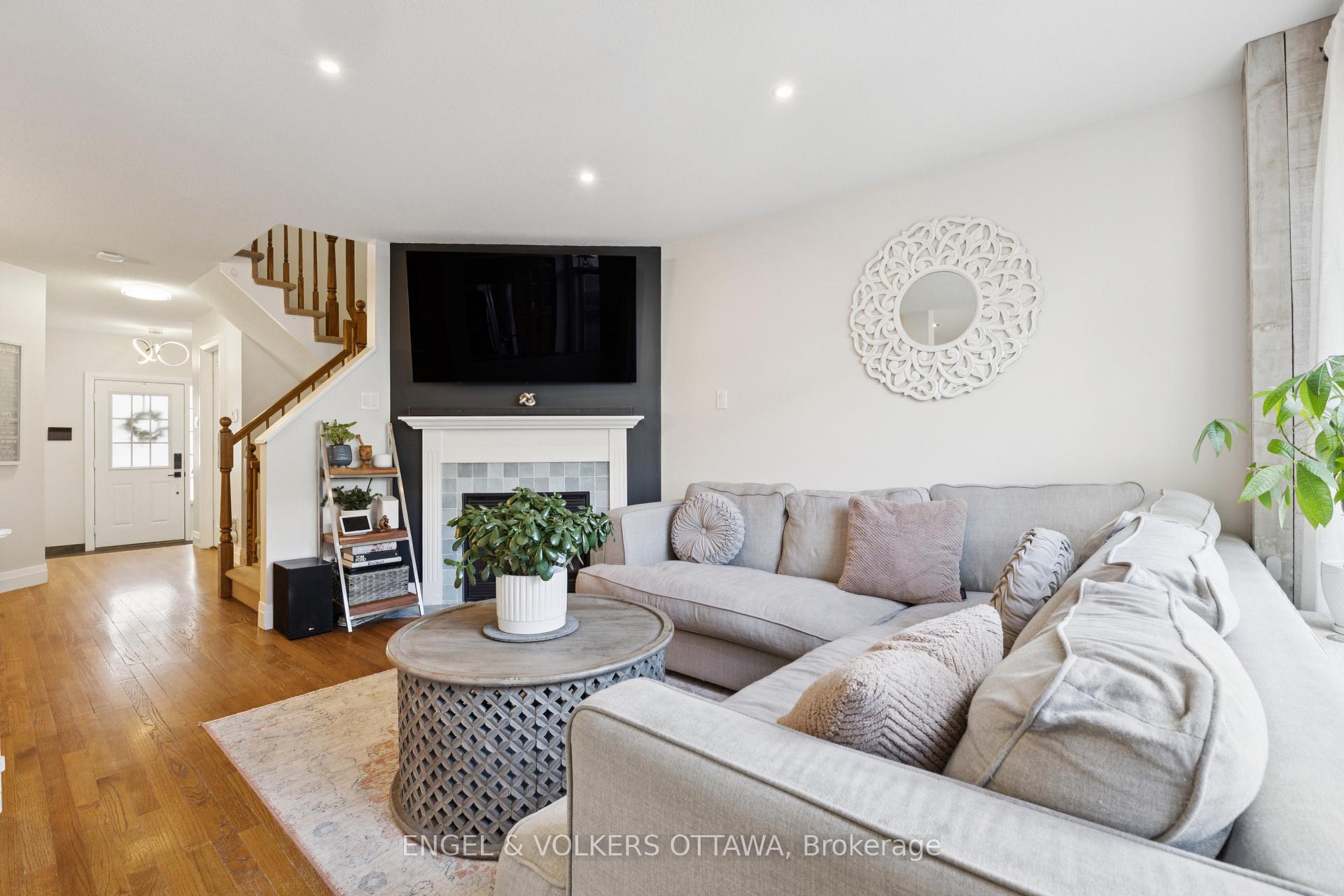 Photo 10 of 247 Rolling Meadow Crescent, Ottawa, Mer Bleue/Bradley Estates/Anderson Park — HOMEH
