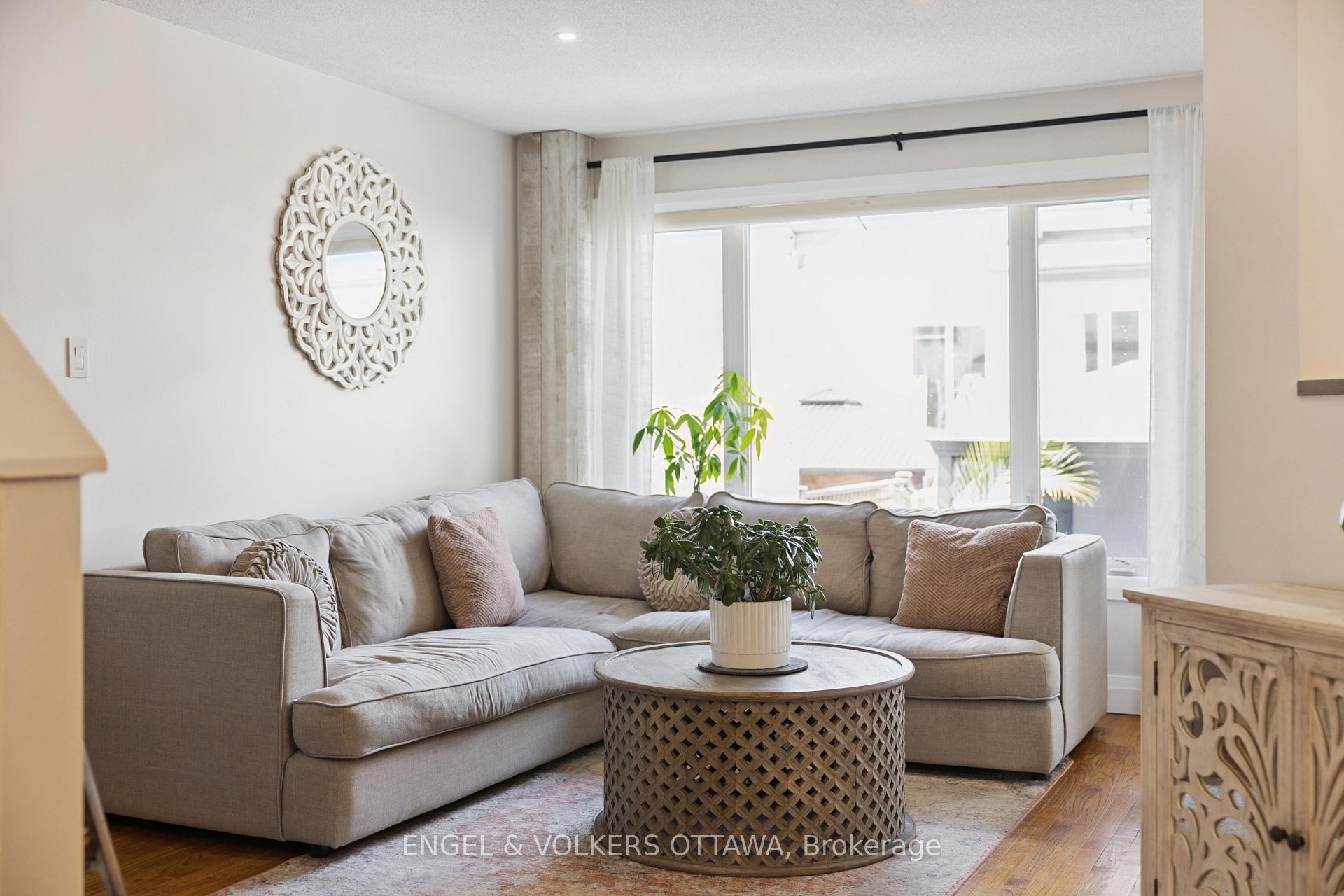 Photo 13 of 247 Rolling Meadow Crescent, Ottawa, Mer Bleue/Bradley Estates/Anderson Park — HOMEH