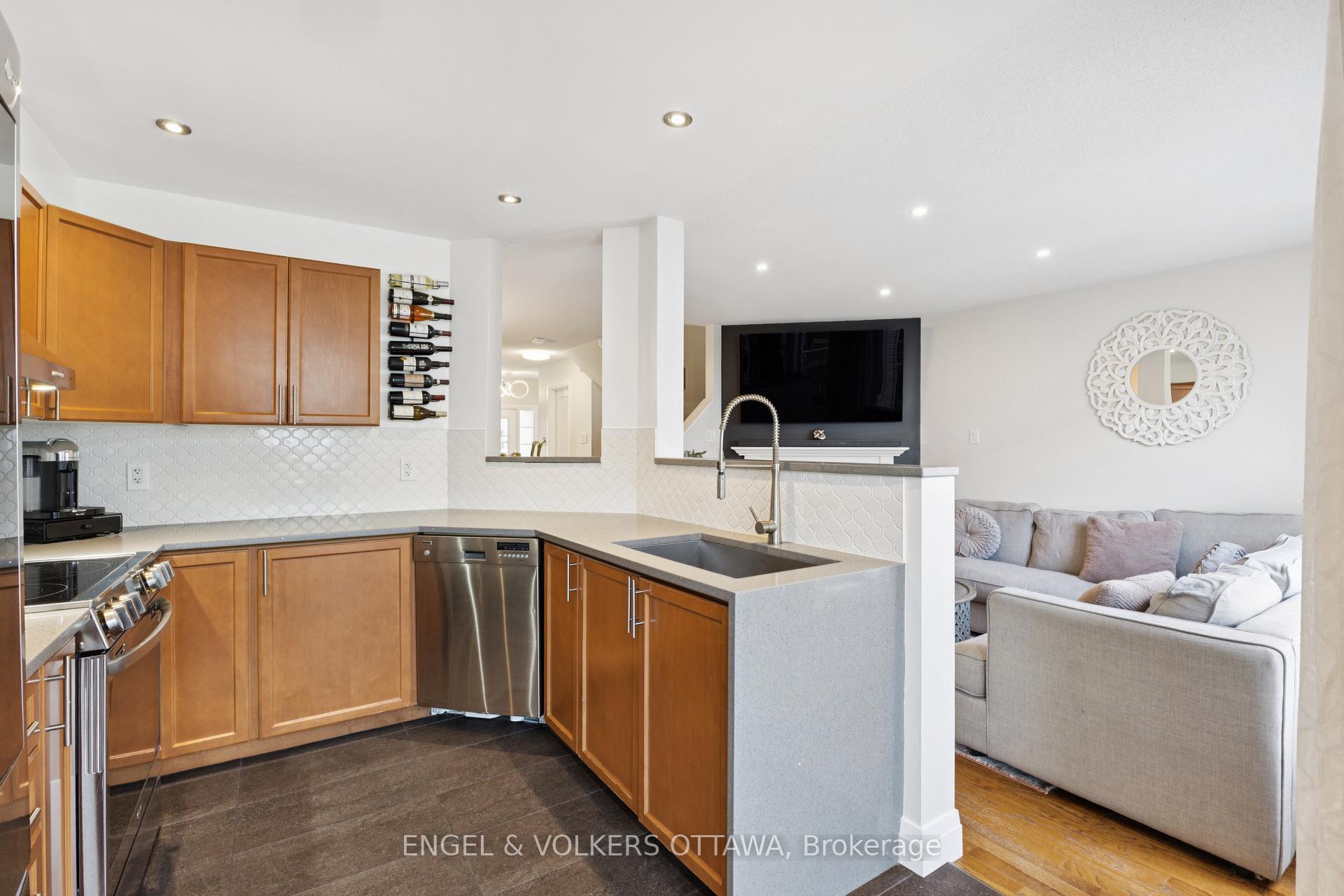 Photo 16 of 247 Rolling Meadow Crescent, Ottawa, Mer Bleue/Bradley Estates/Anderson Park — HOMEH