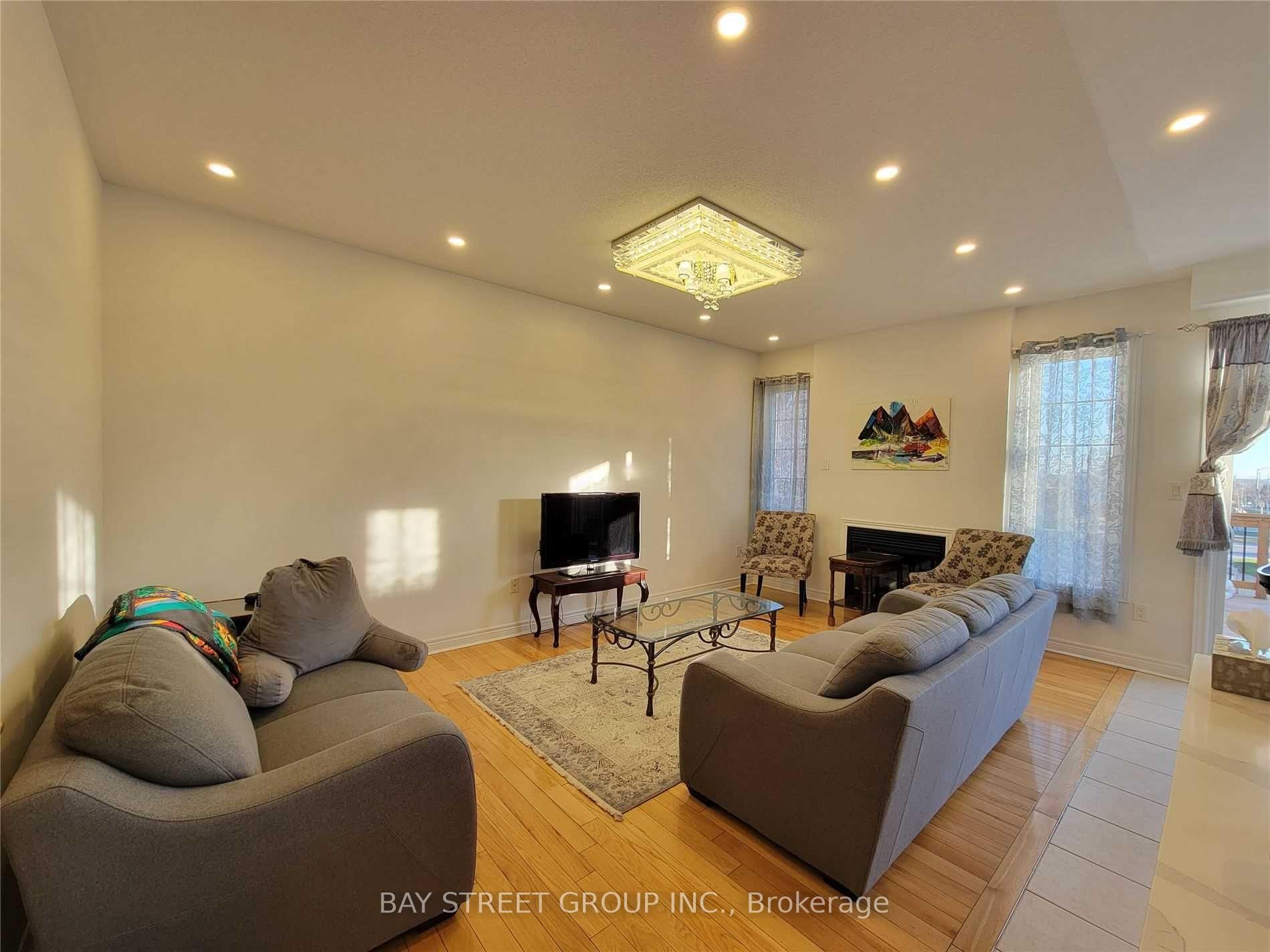 Photo 4 of 39 Foshan Avenue, Markham, Berczy — HOMEH