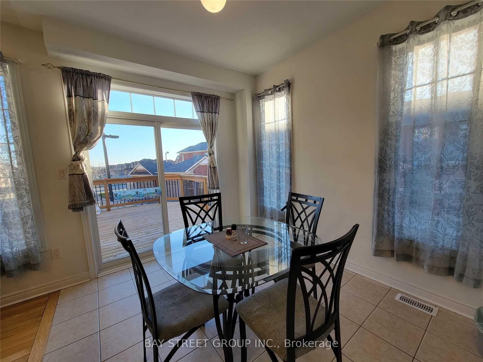 Photo 5 of 39 Foshan Avenue, Markham, Berczy — HOMEH