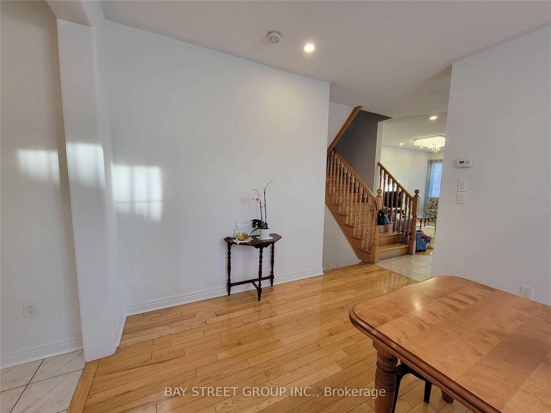 Photo 8 of 39 Foshan Avenue, Markham, Berczy — HOMEH
