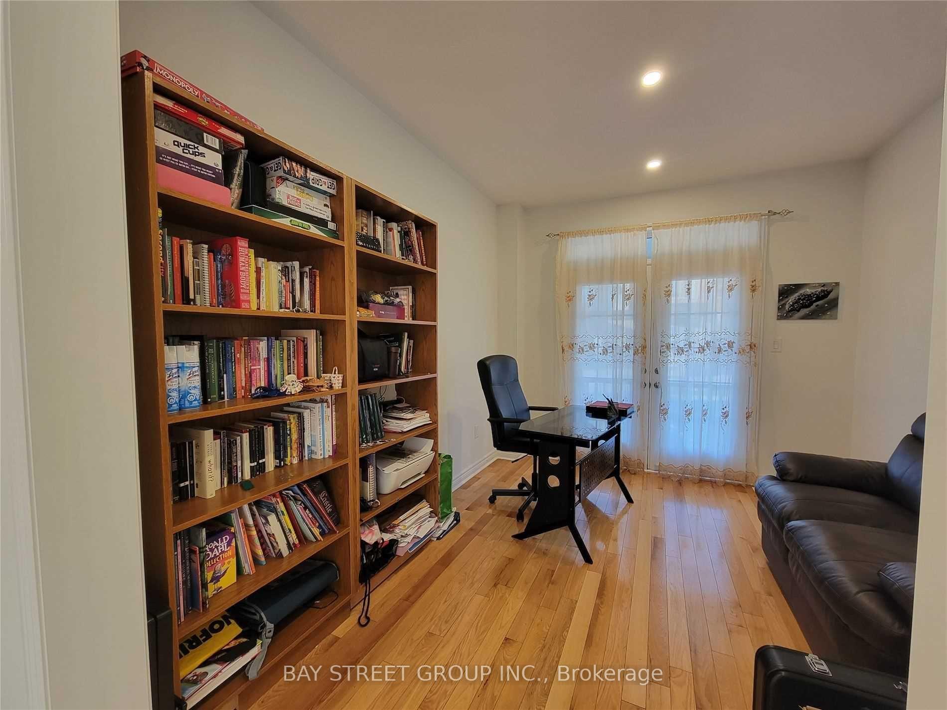 Photo 11 of 39 Foshan Avenue, Markham, Berczy — HOMEH