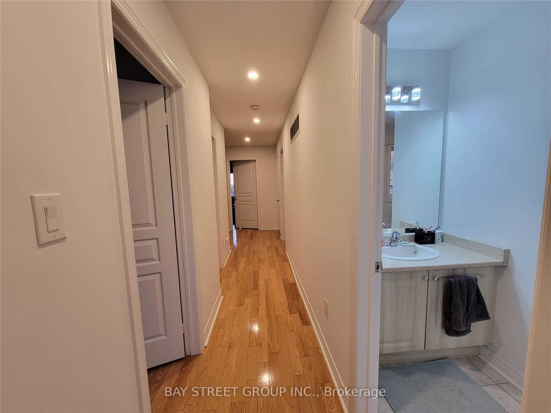 Photo 12 of 39 Foshan Avenue, Markham, Berczy — HOMEH