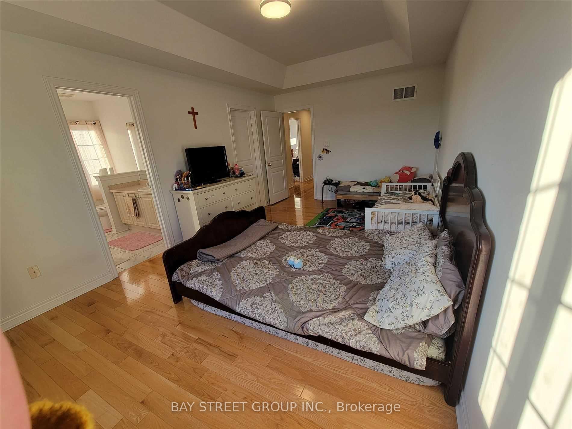 Photo 14 of 39 Foshan Avenue, Markham, Berczy — HOMEH