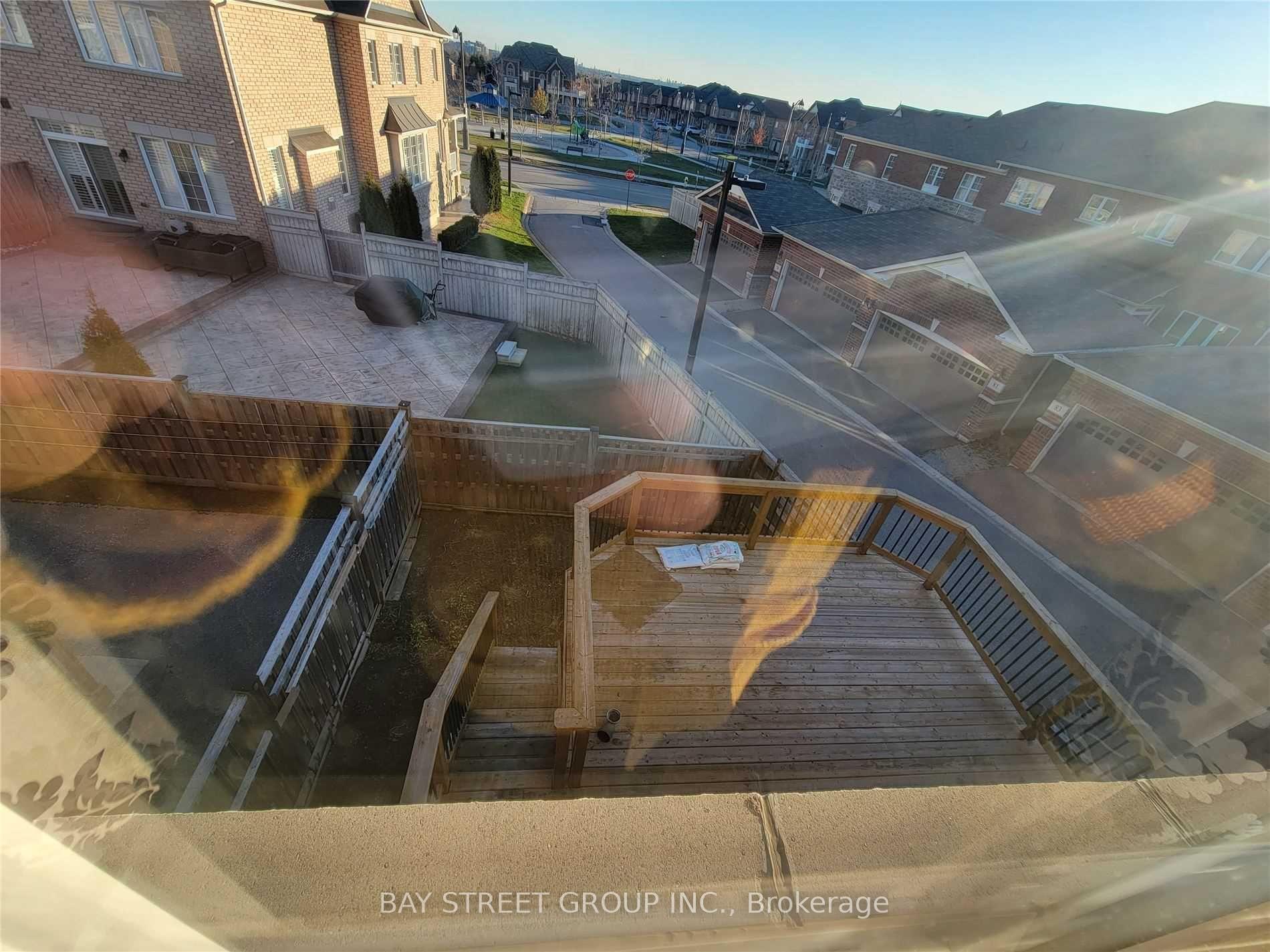 Photo 16 of 39 Foshan Avenue, Markham, Berczy — HOMEH