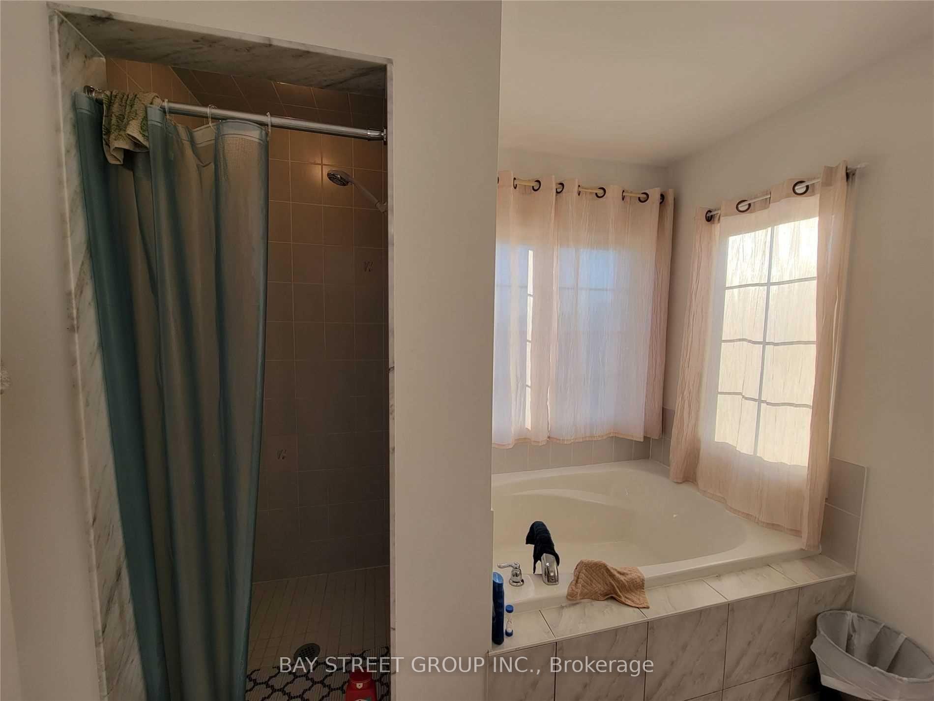 Photo 17 of 39 Foshan Avenue, Markham, Berczy — HOMEH