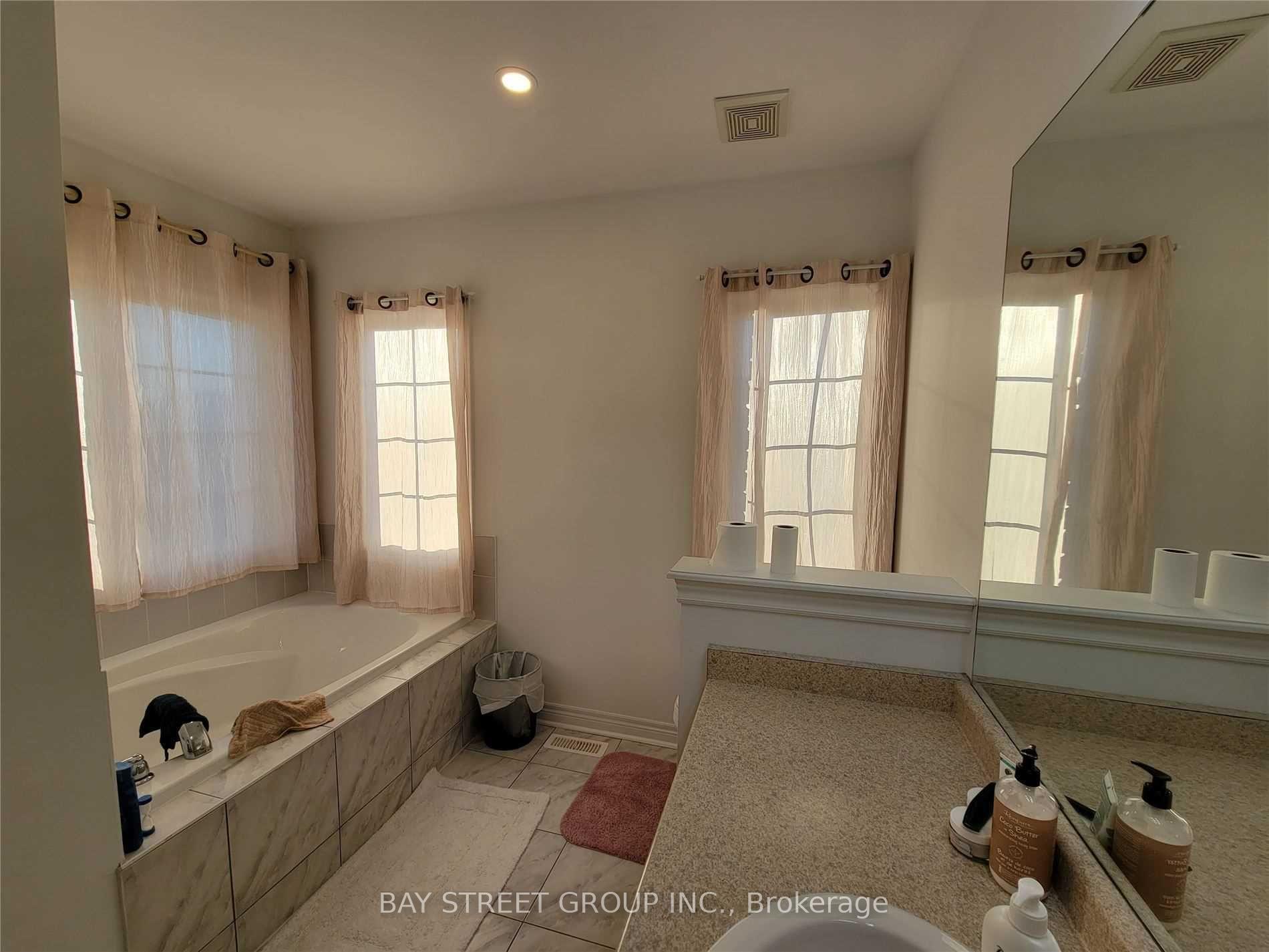 Photo 18 of 39 Foshan Avenue, Markham, Berczy — HOMEH
