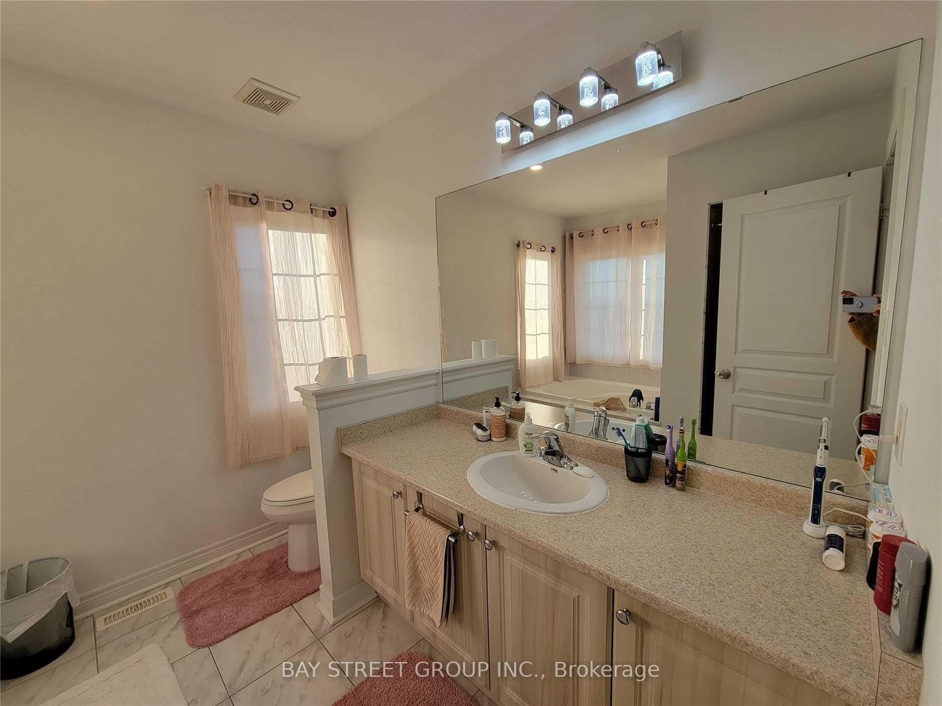Photo 19 of 39 Foshan Avenue, Markham, Berczy — HOMEH