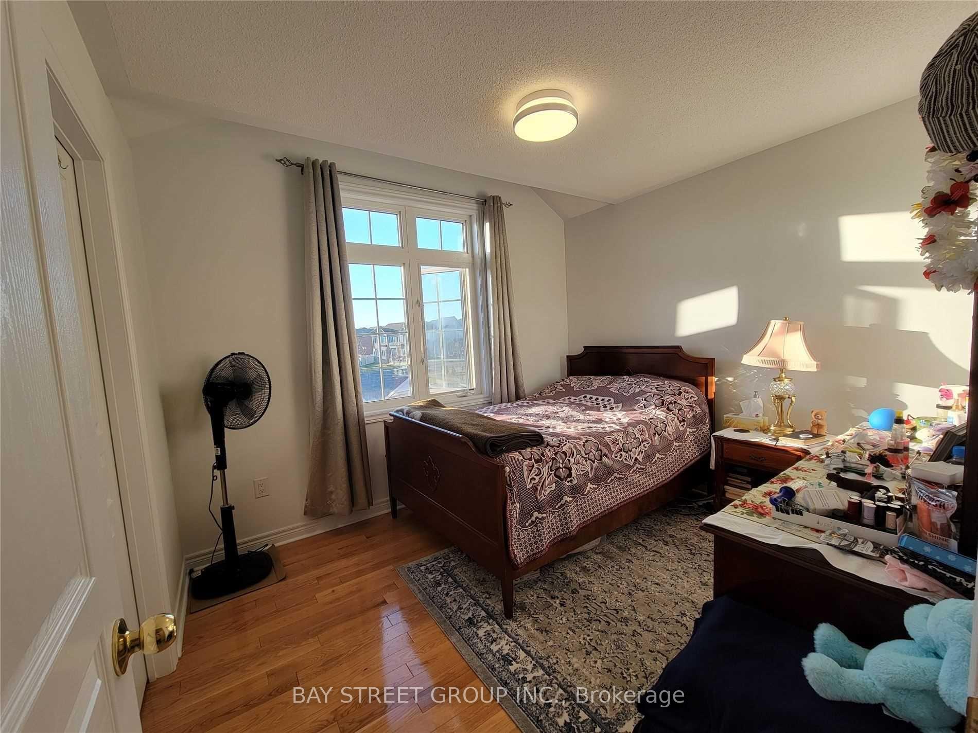 Photo 21 of 39 Foshan Avenue, Markham, Berczy — HOMEH