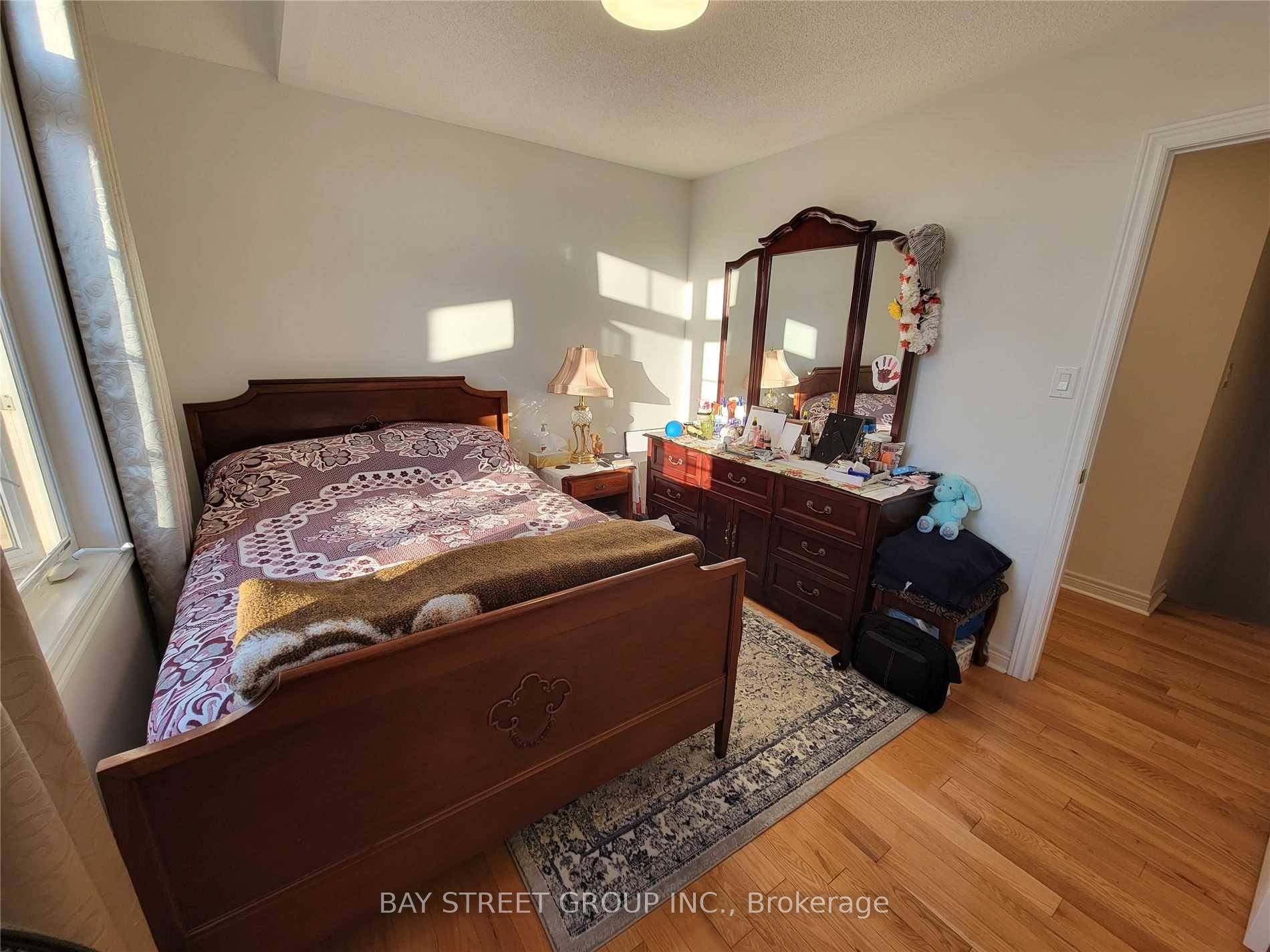 Photo 22 of 39 Foshan Avenue, Markham, Berczy — HOMEH