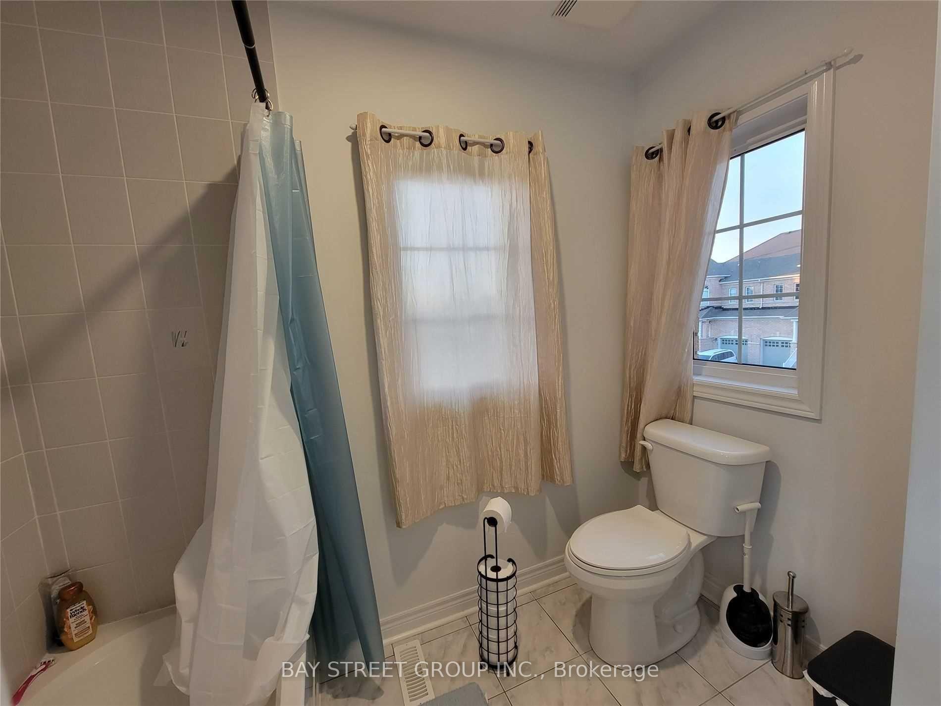 Photo 26 of 39 Foshan Avenue, Markham, Berczy — HOMEH