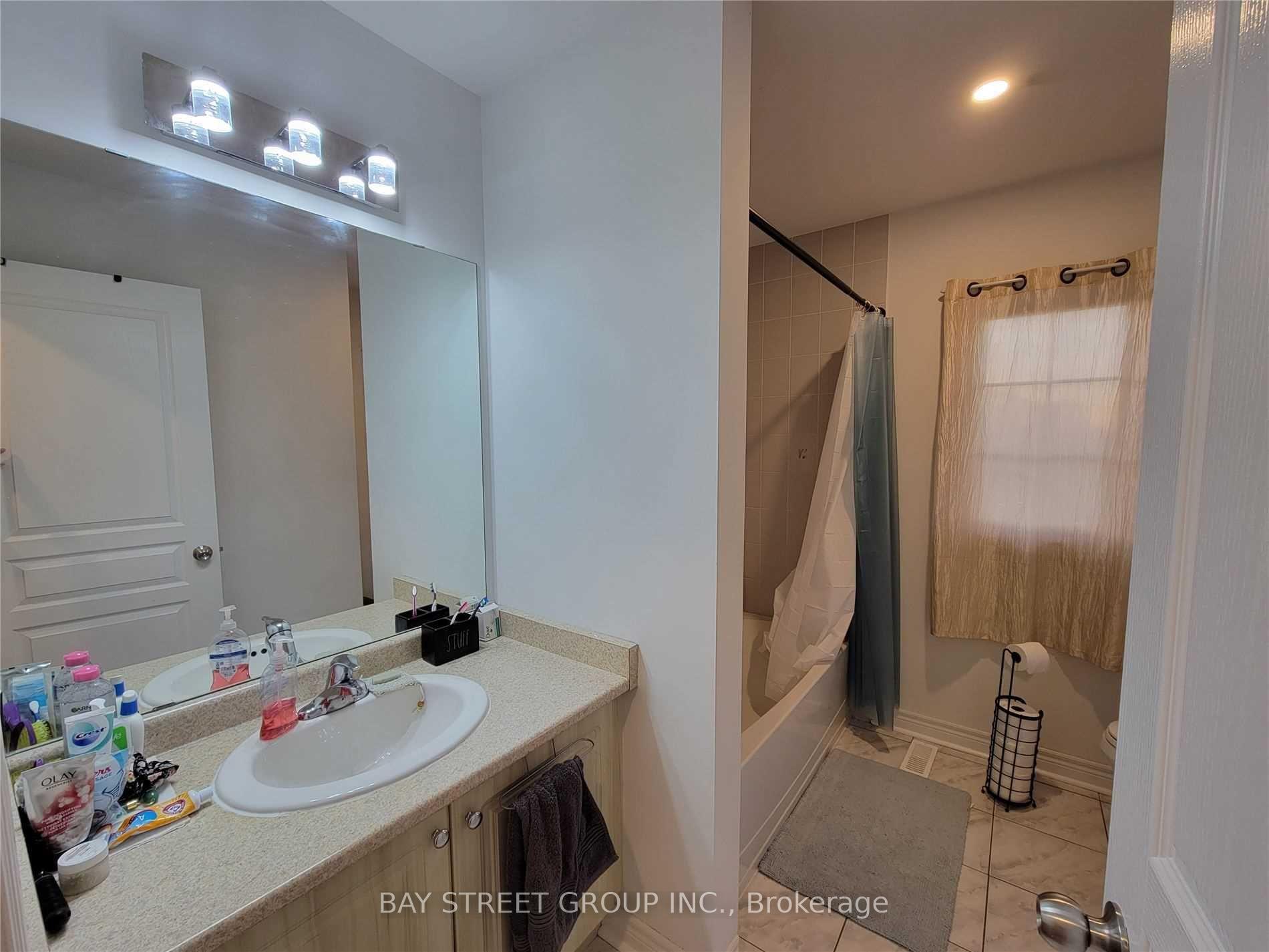 Photo 27 of 39 Foshan Avenue, Markham, Berczy — HOMEH