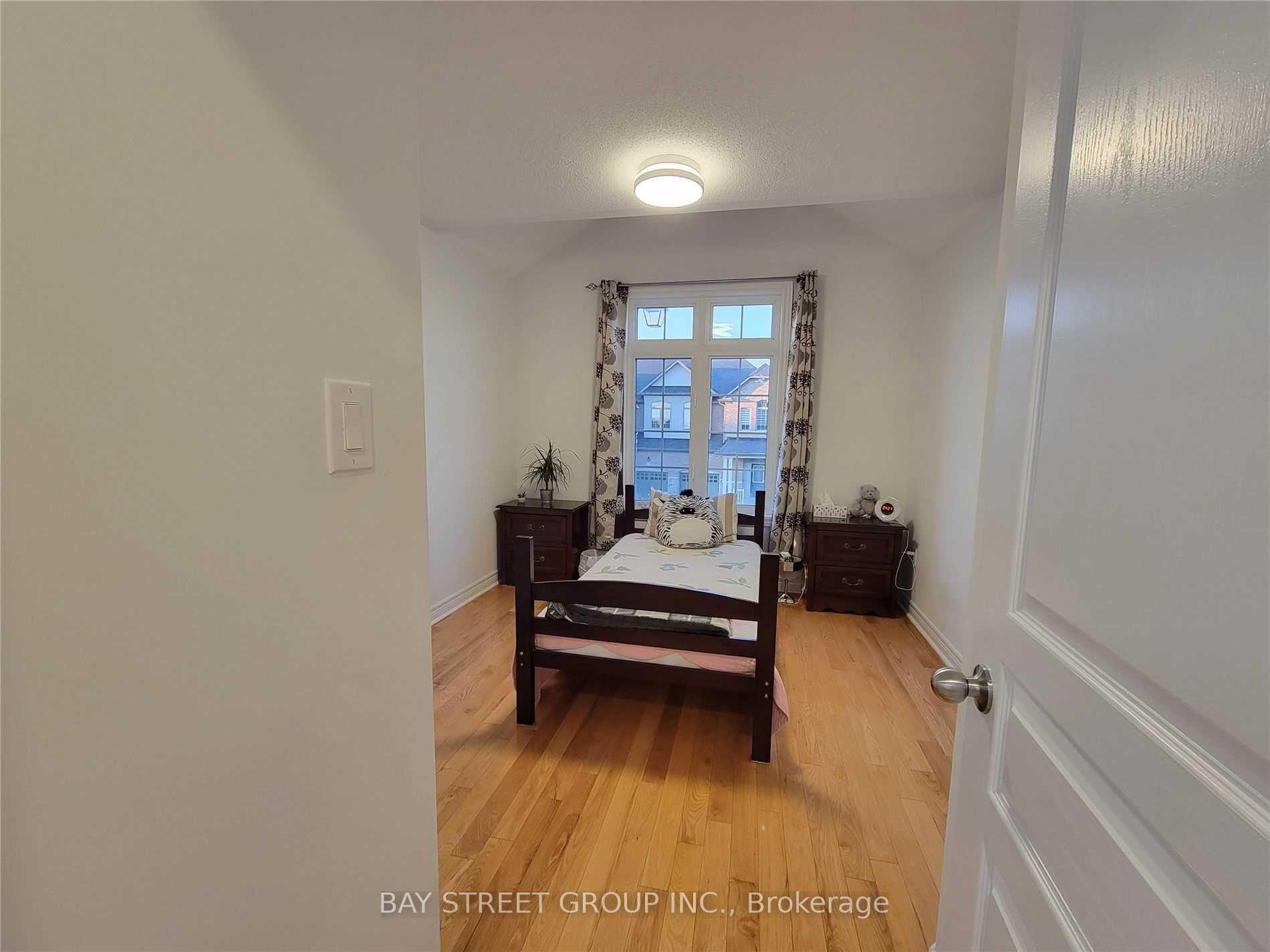 Photo 28 of 39 Foshan Avenue, Markham, Berczy — HOMEH