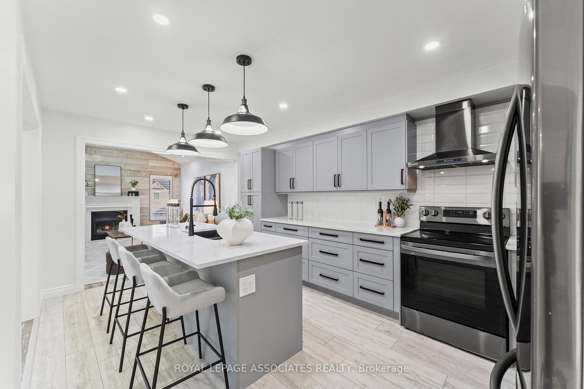 Photo 4 of 1156 Edward Bolton Crescent, Oshawa, Pinecrest — HOMEH