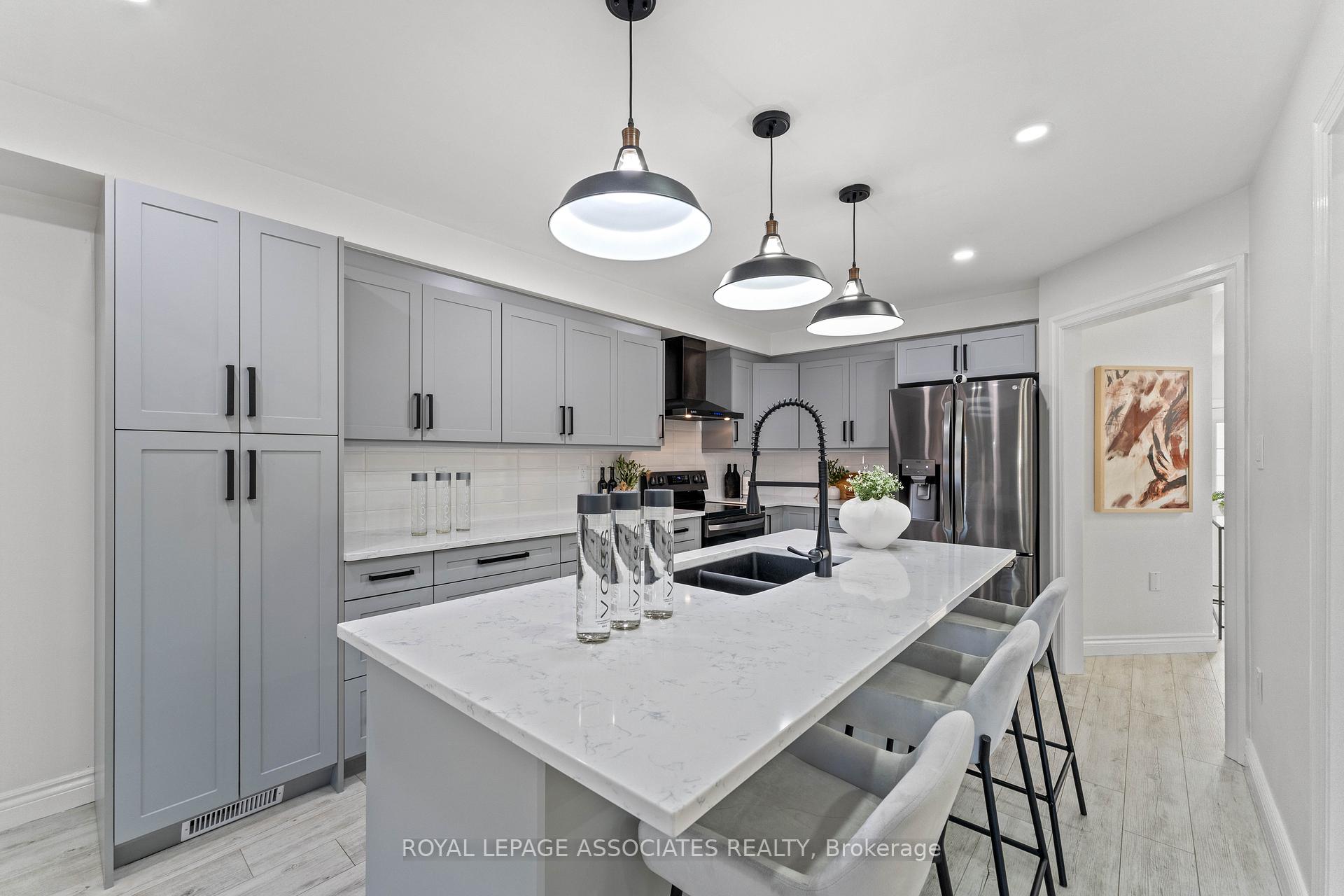 Photo 6 of 1156 Edward Bolton Crescent, Oshawa, Pinecrest — HOMEH