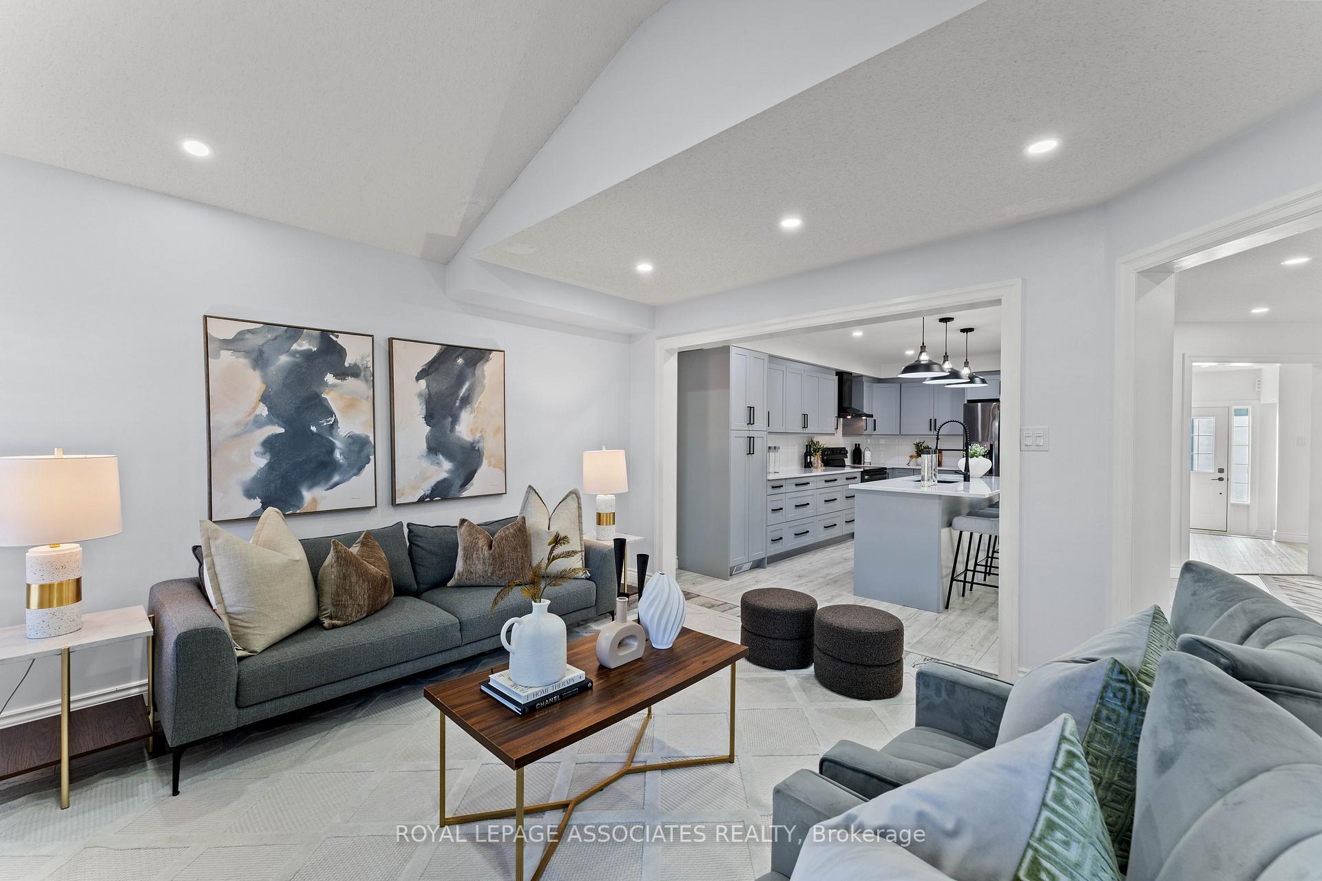 Photo 9 of 1156 Edward Bolton Crescent, Oshawa, Pinecrest — HOMEH