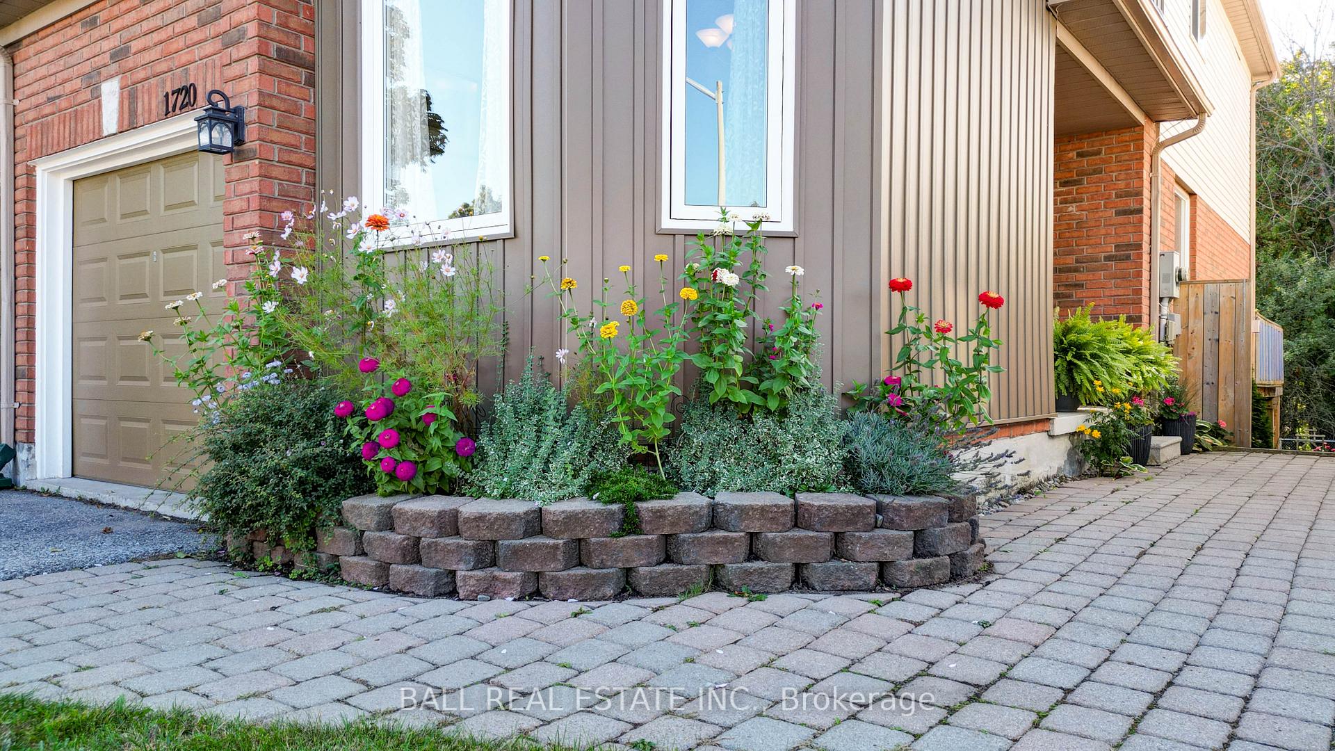Photo 5 of 1720 Woodgate Trail, Oshawa, Samac — HOMEH