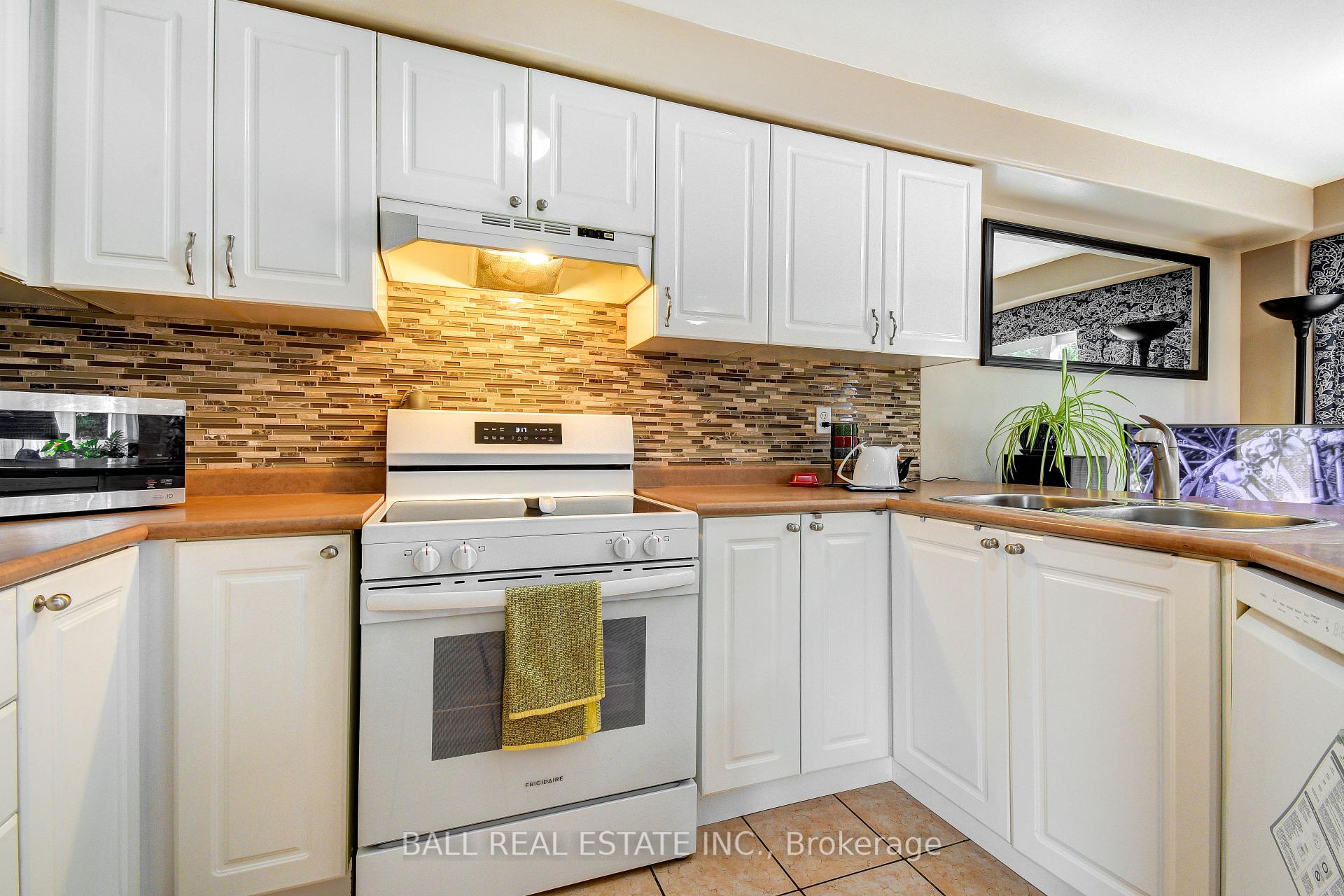 Photo 8 of 1720 Woodgate Trail, Oshawa, Samac — HOMEH
