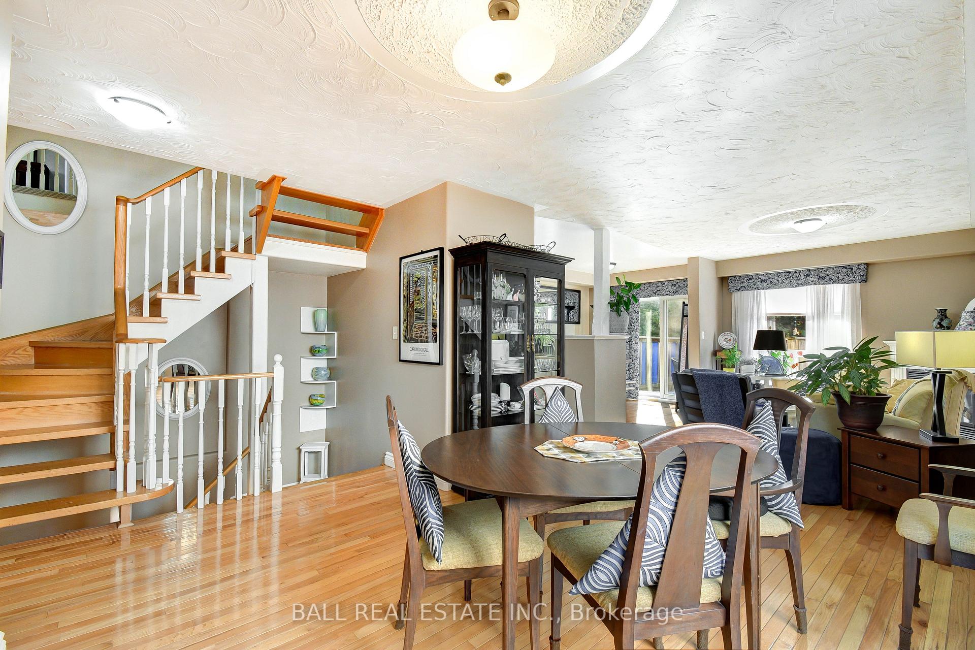 Photo 16 of 1720 Woodgate Trail, Oshawa, Samac — HOMEH