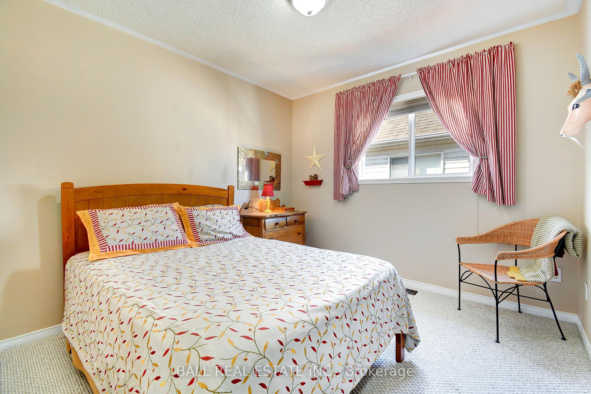 Photo 21 of 1720 Woodgate Trail, Oshawa, Samac — HOMEH